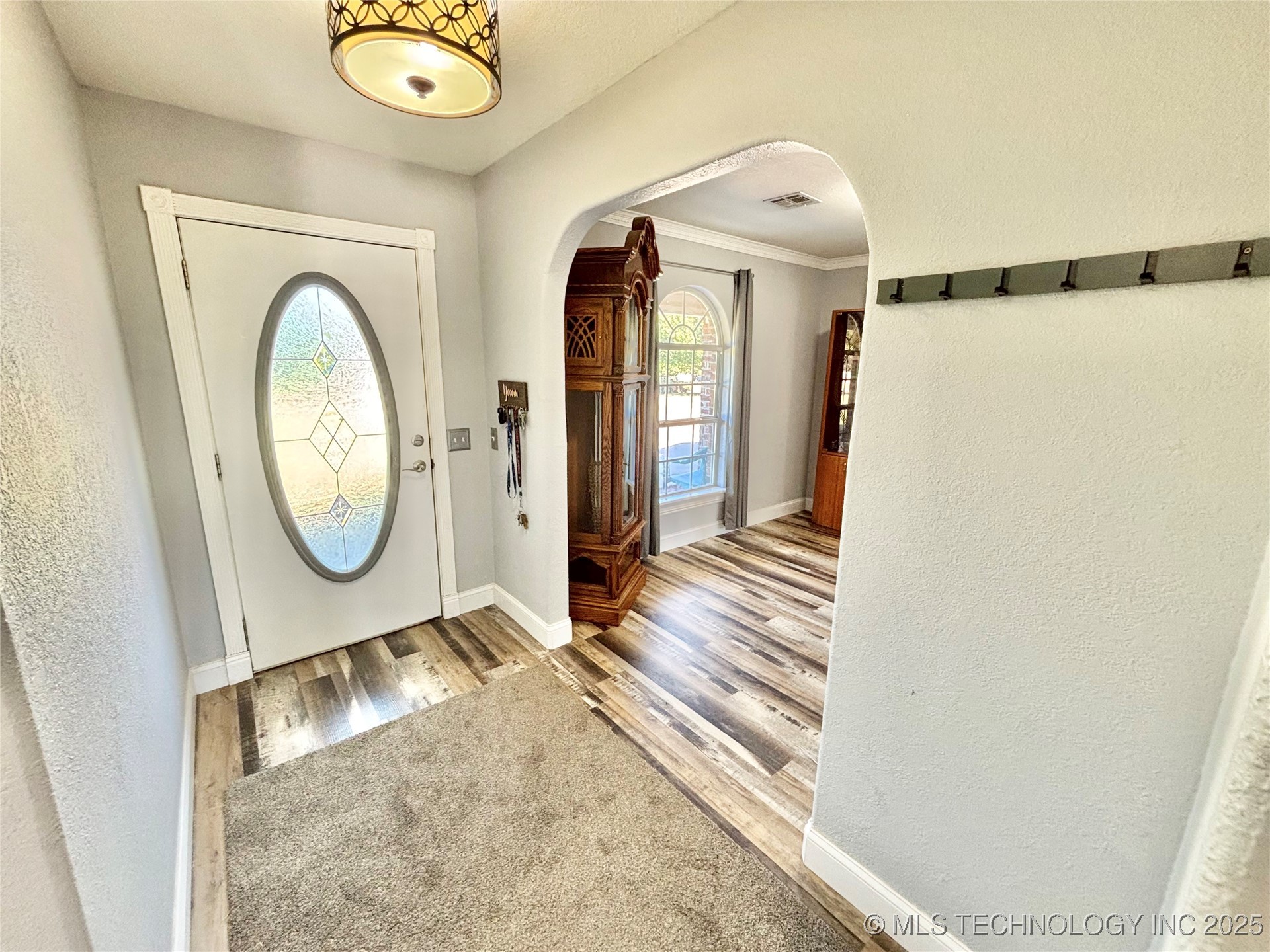 1801 E Willow Drive Property Photo 4