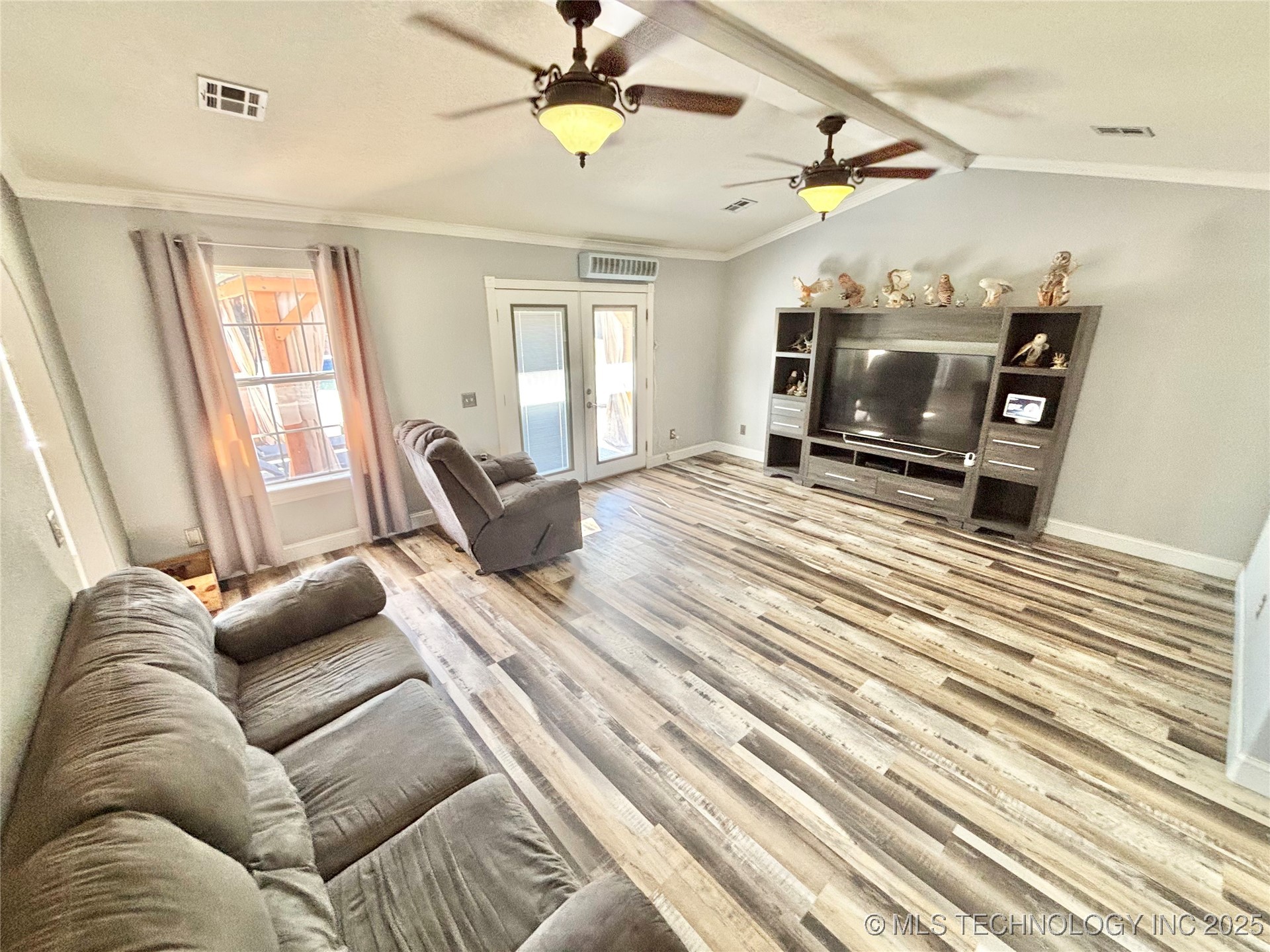 1801 E Willow Drive Property Photo 7