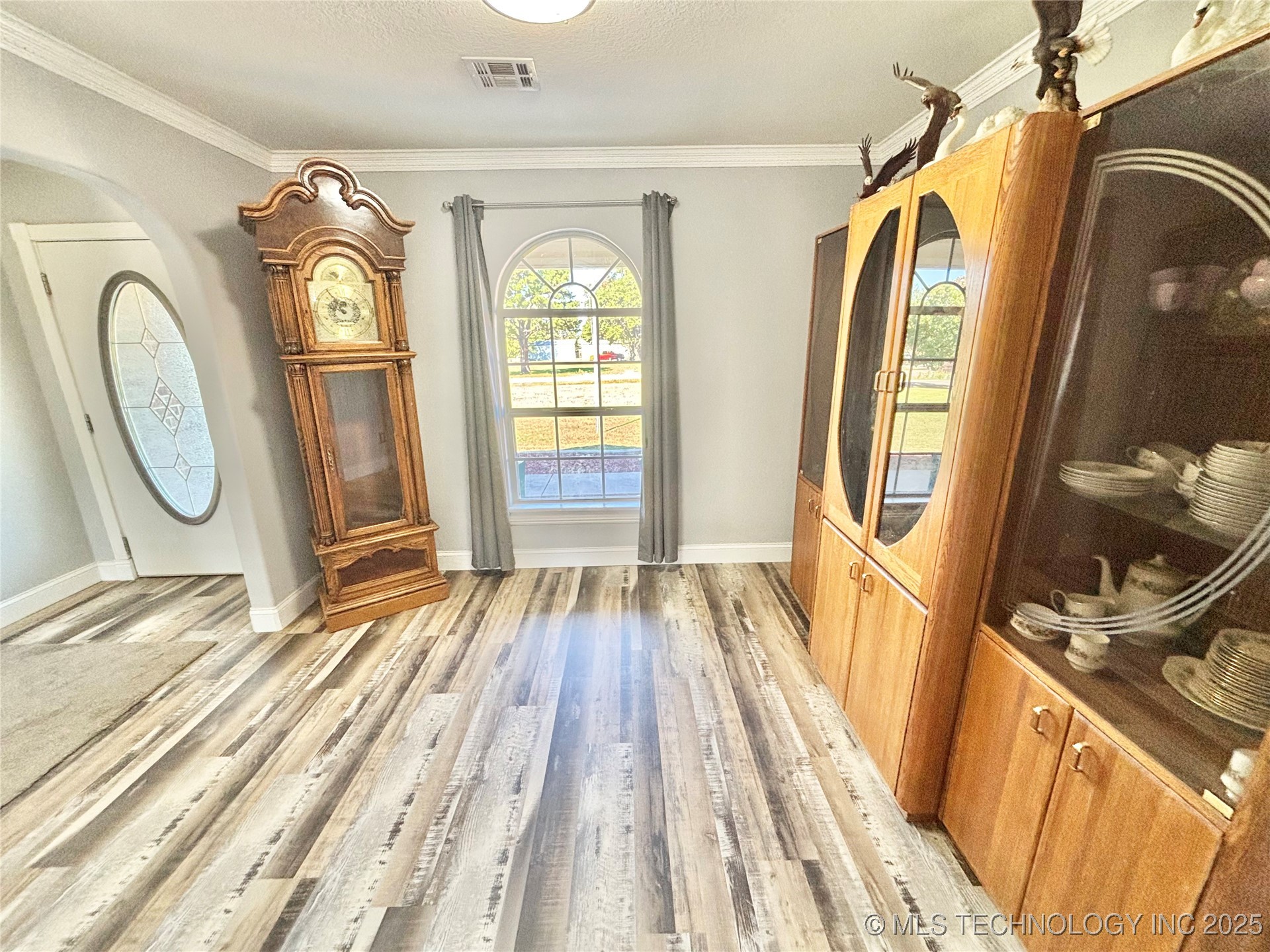 1801 E Willow Drive Property Photo 9