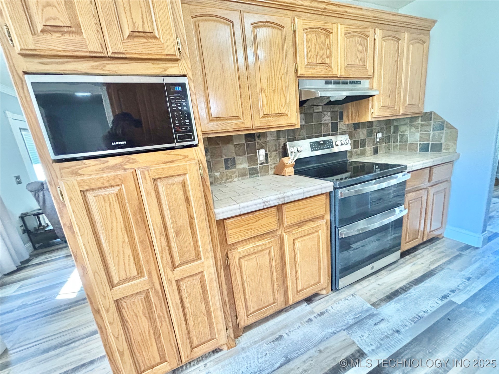 1801 E Willow Drive Property Photo 10