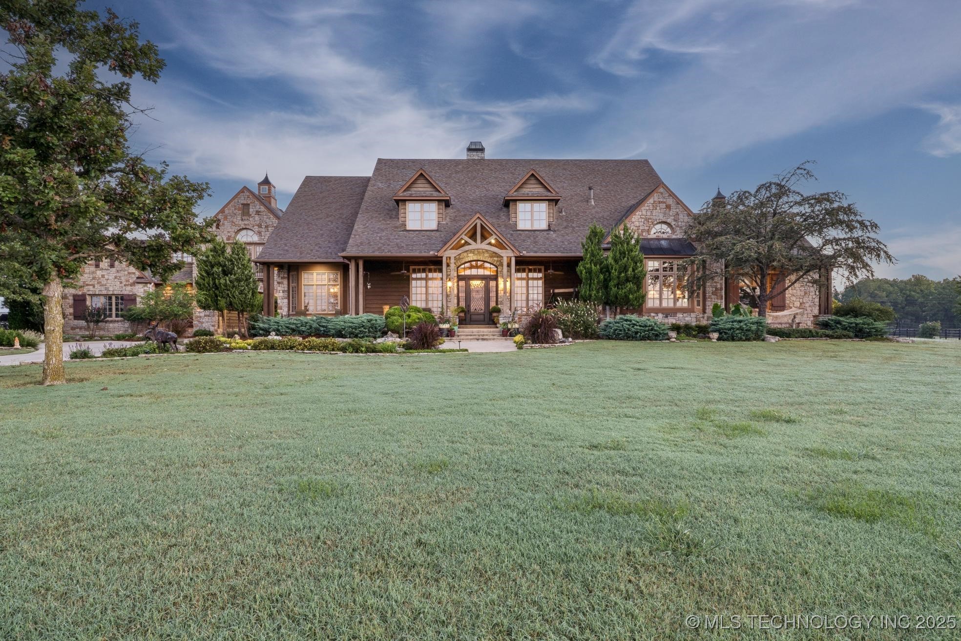 19555 S Memorial Drive Property Photo 1