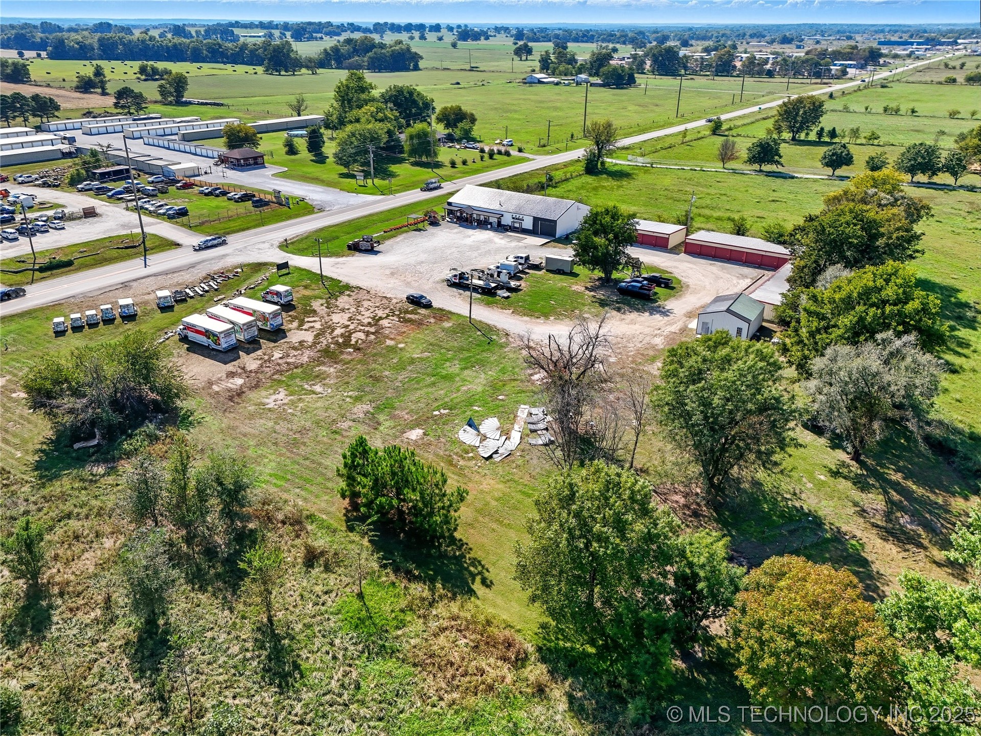 65252 E 290 Road Property Photo 6