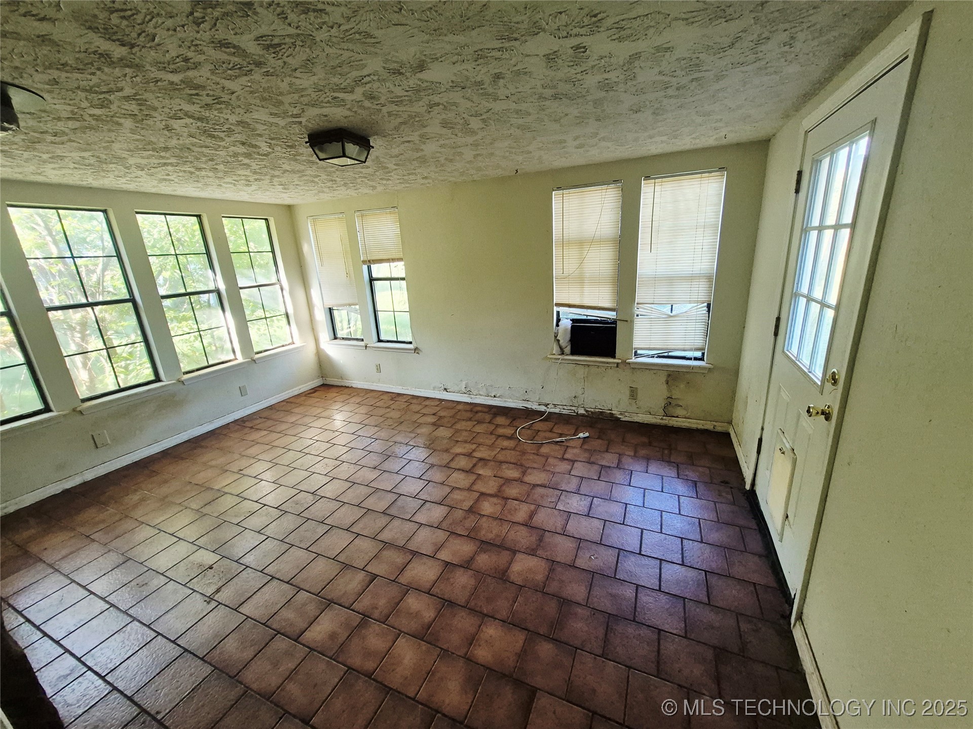 196 Elm Drive Property Photo 3