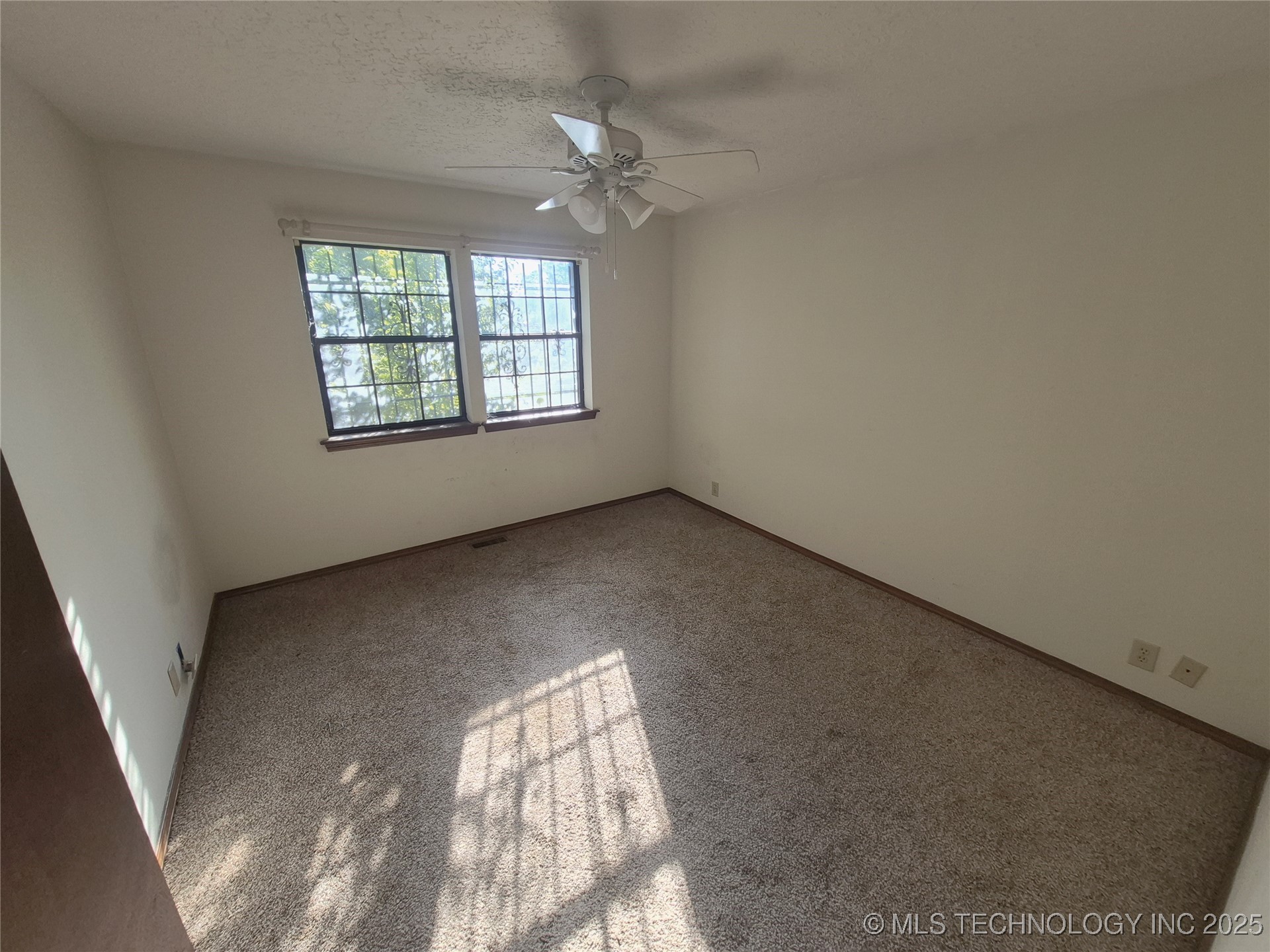 196 Elm Drive Property Photo 6