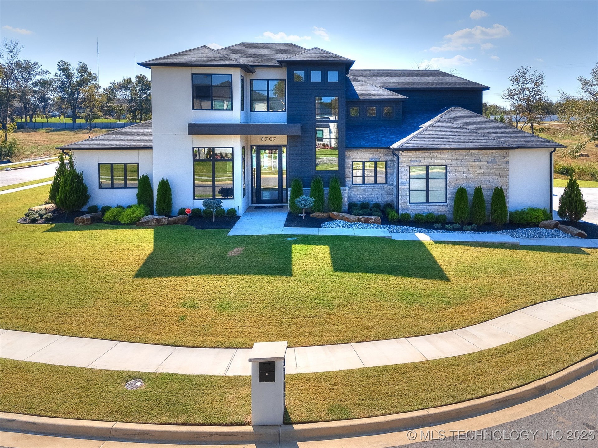 8707 E Elgin Street Property Photo 1