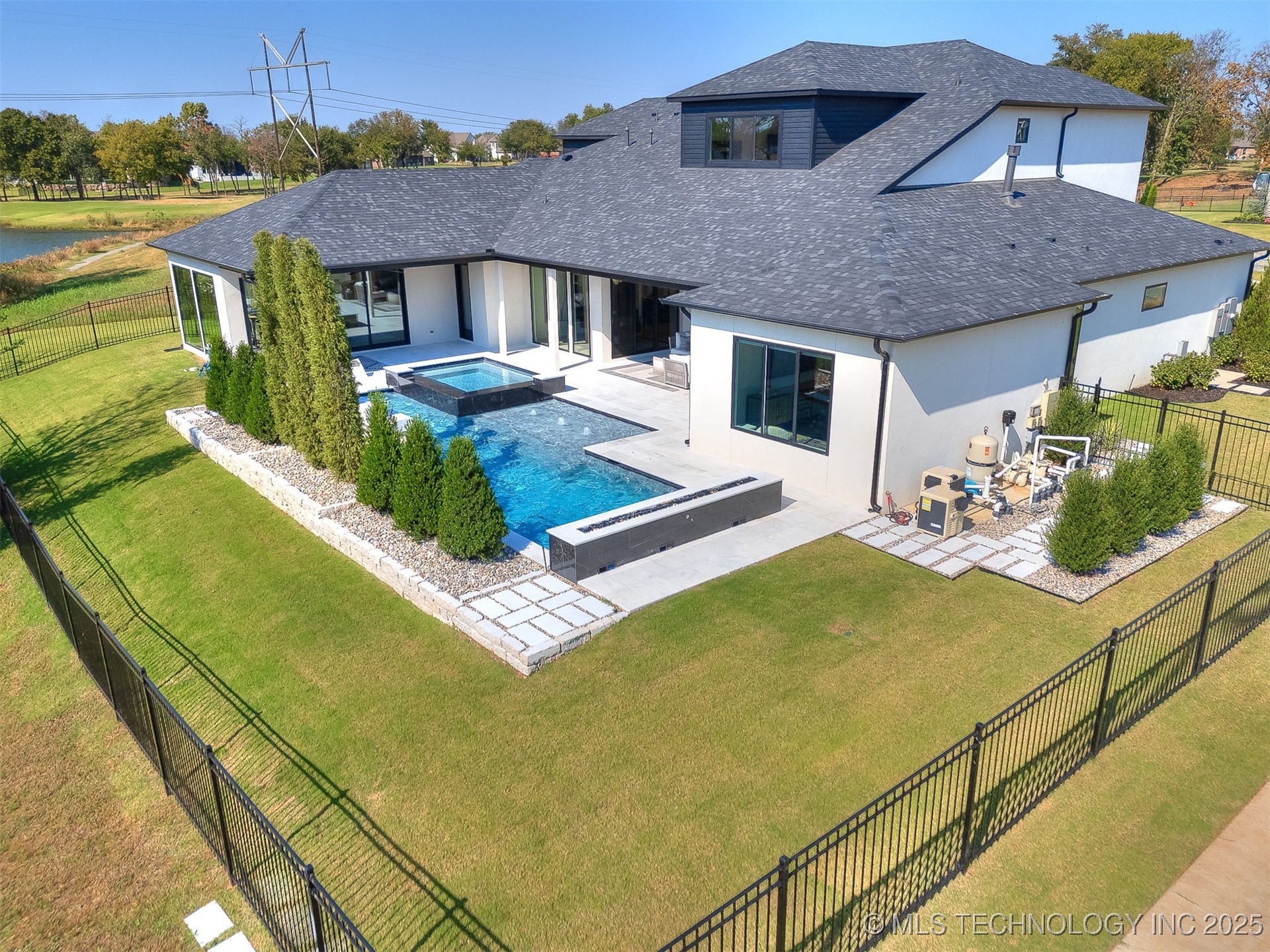 8707 E Elgin Street Property Photo 2