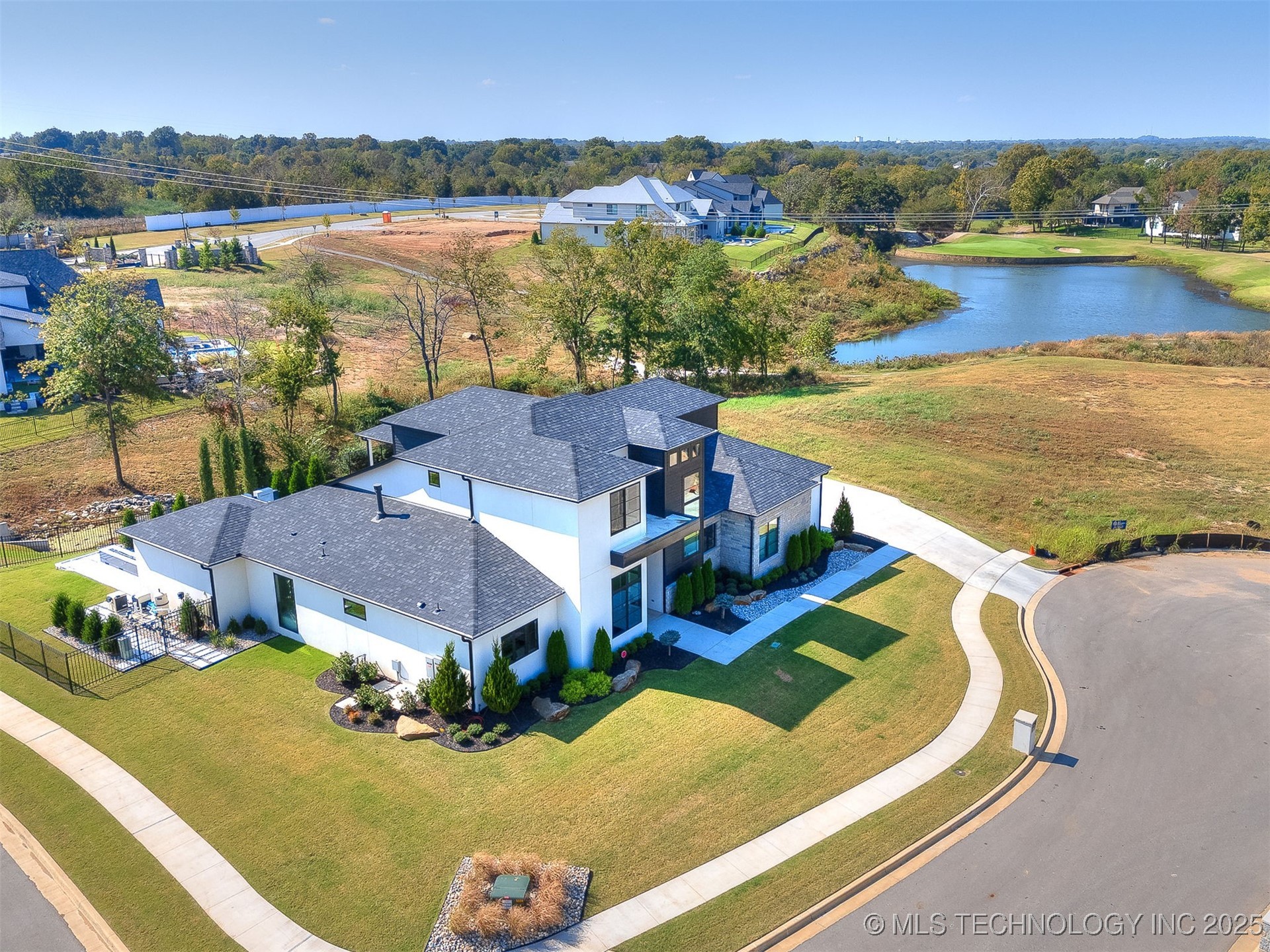 8707 E Elgin Street Property Photo 3