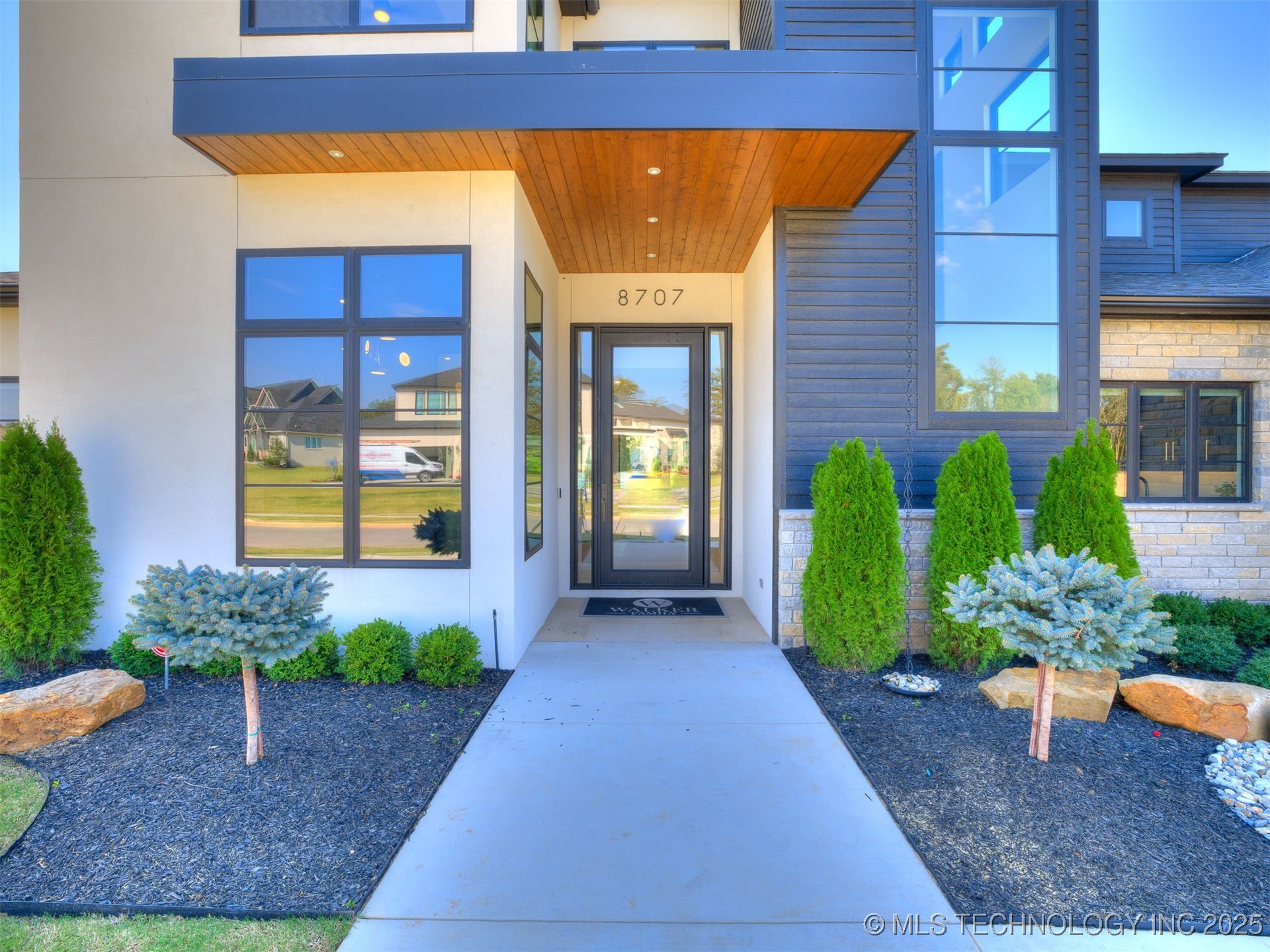 8707 E Elgin Street Property Photo 8