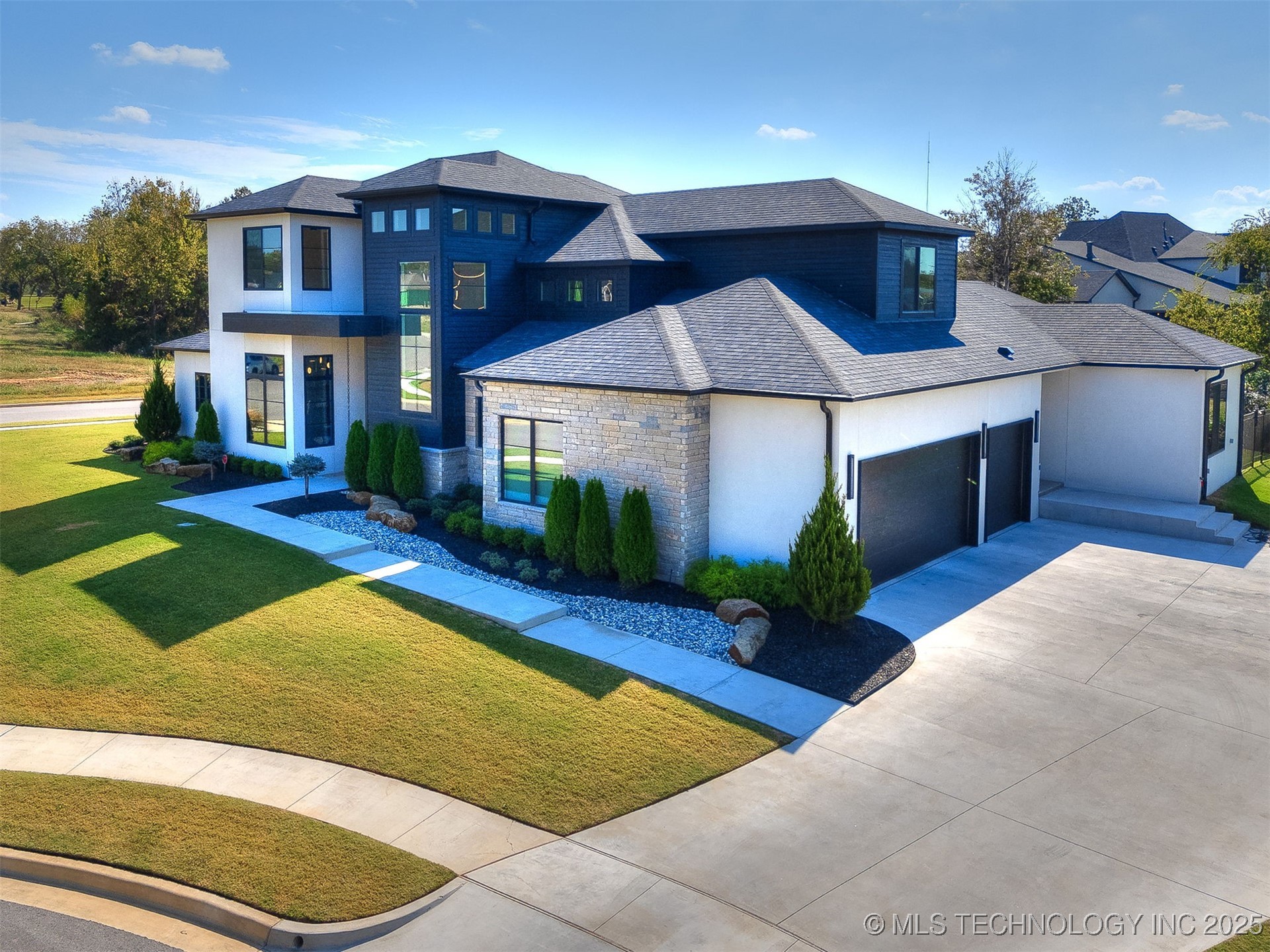 8707 E Elgin Street Property Photo 9