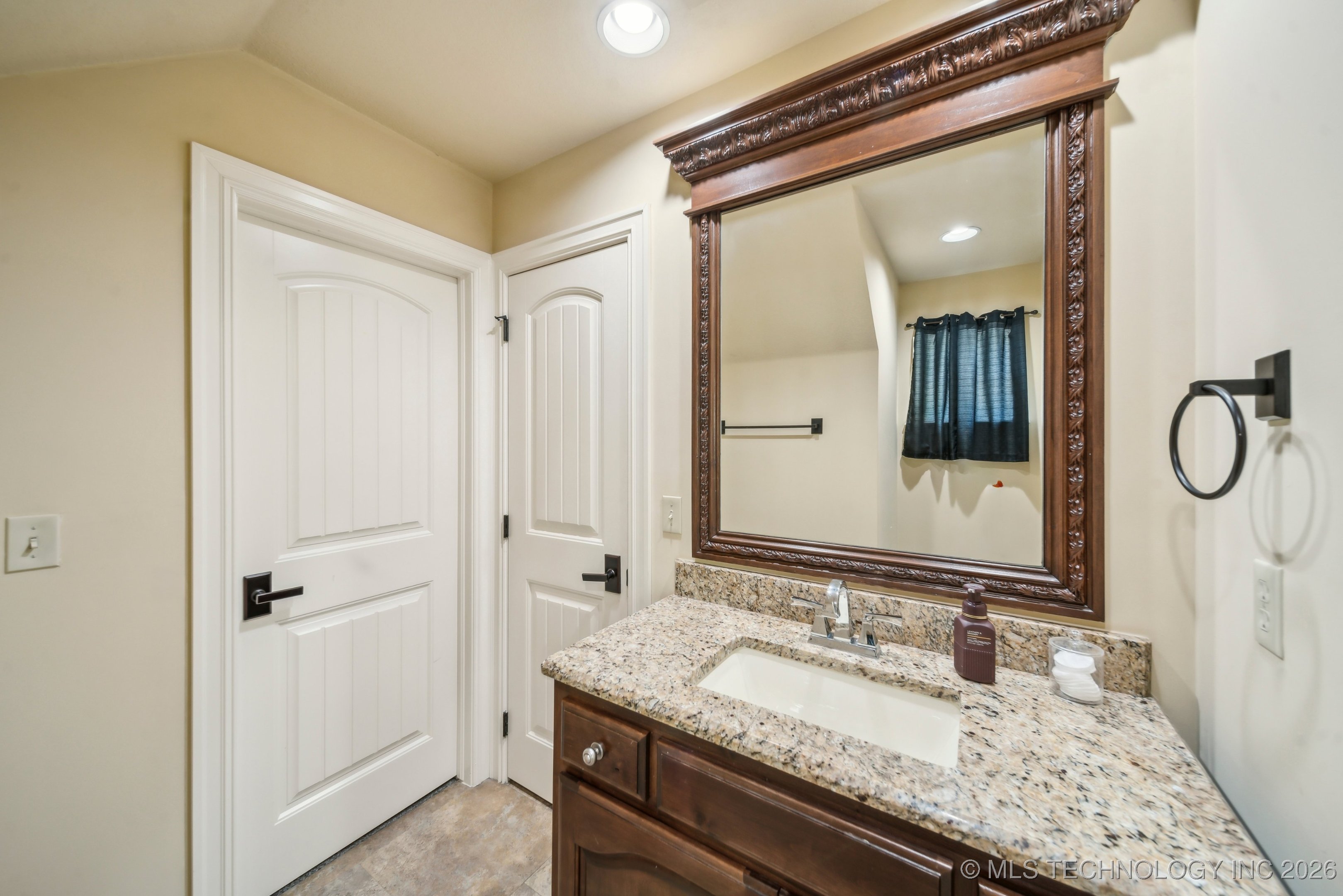 10848 S 95th East Avenue Property Photo 39