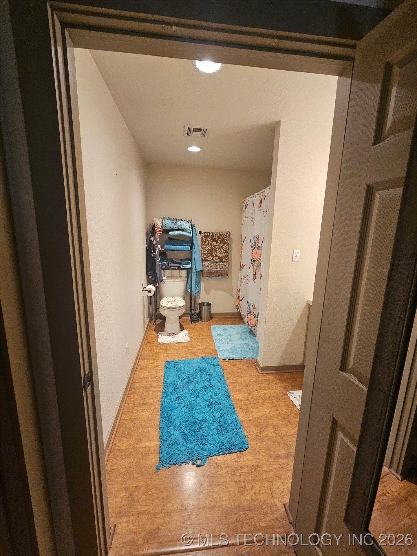 203 E Red Oak Drive Property Photo 5