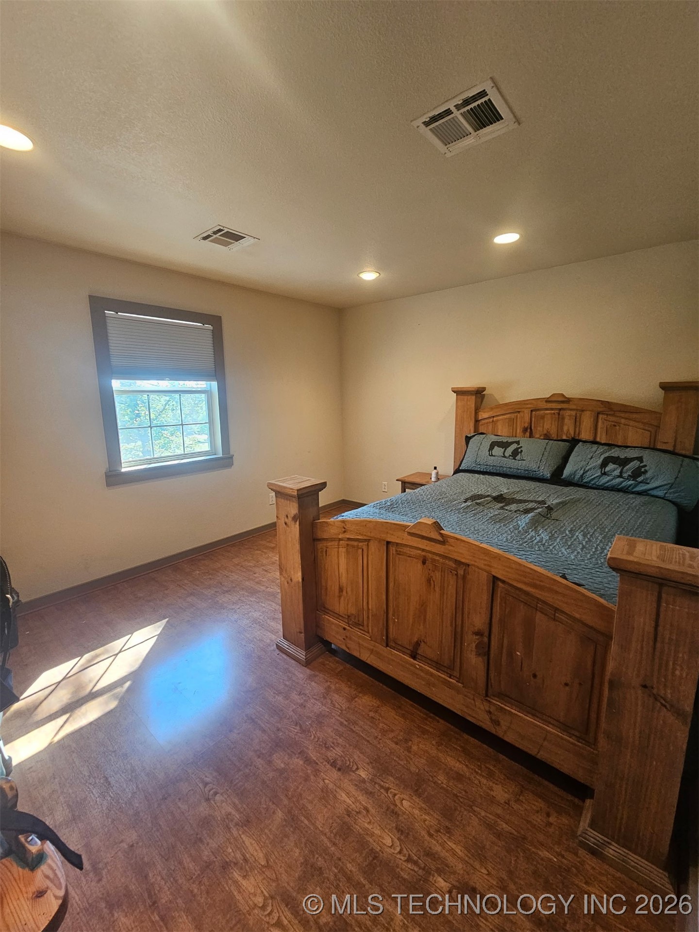 203 E Red Oak Drive Property Photo 6