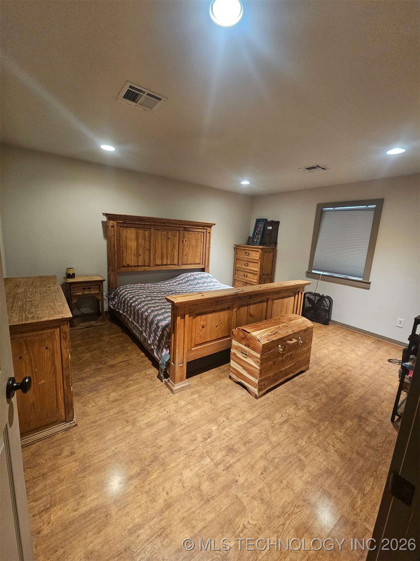 203 E Red Oak Drive Property Photo 8