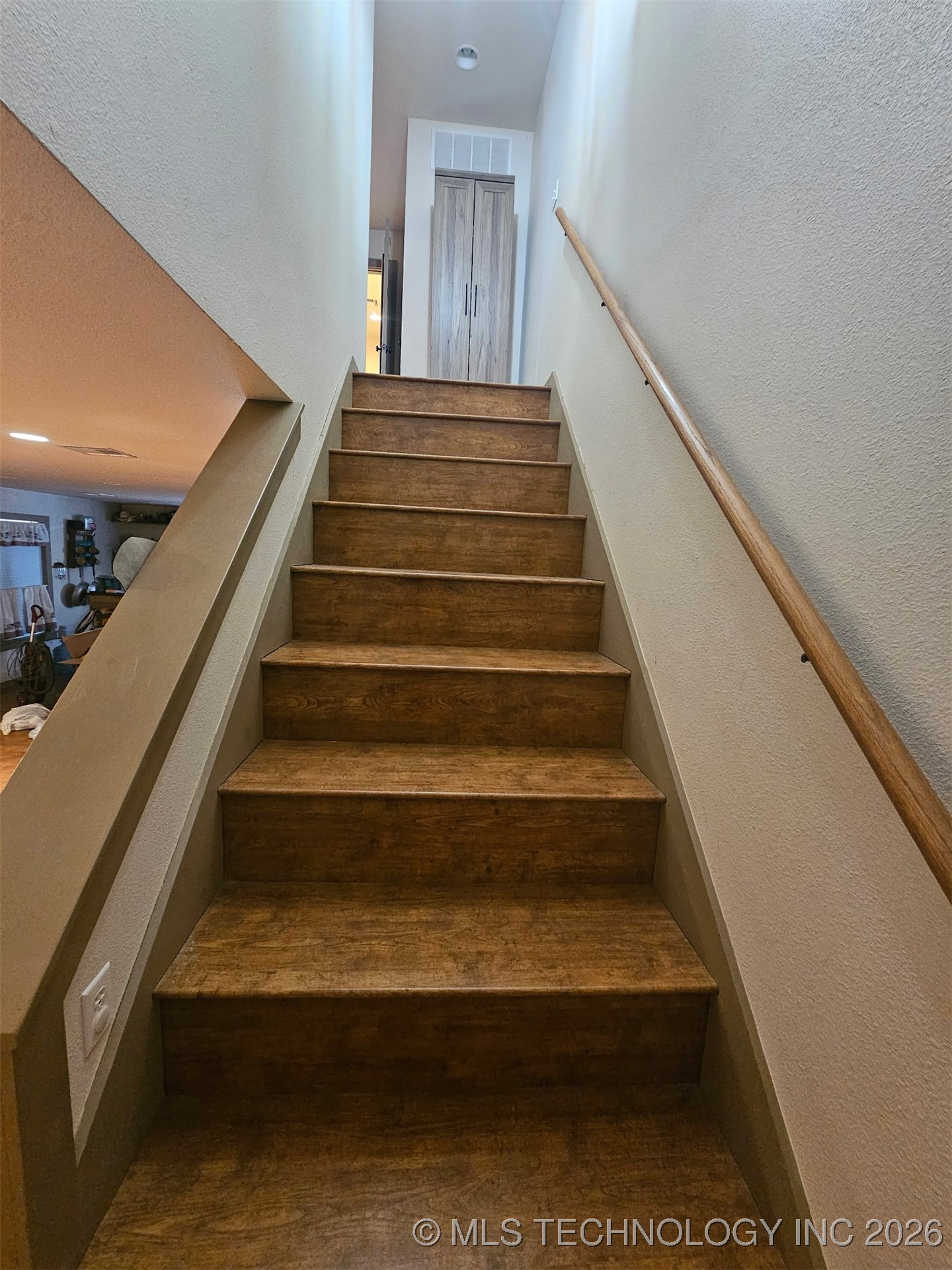 203 E Red Oak Drive Property Photo 11