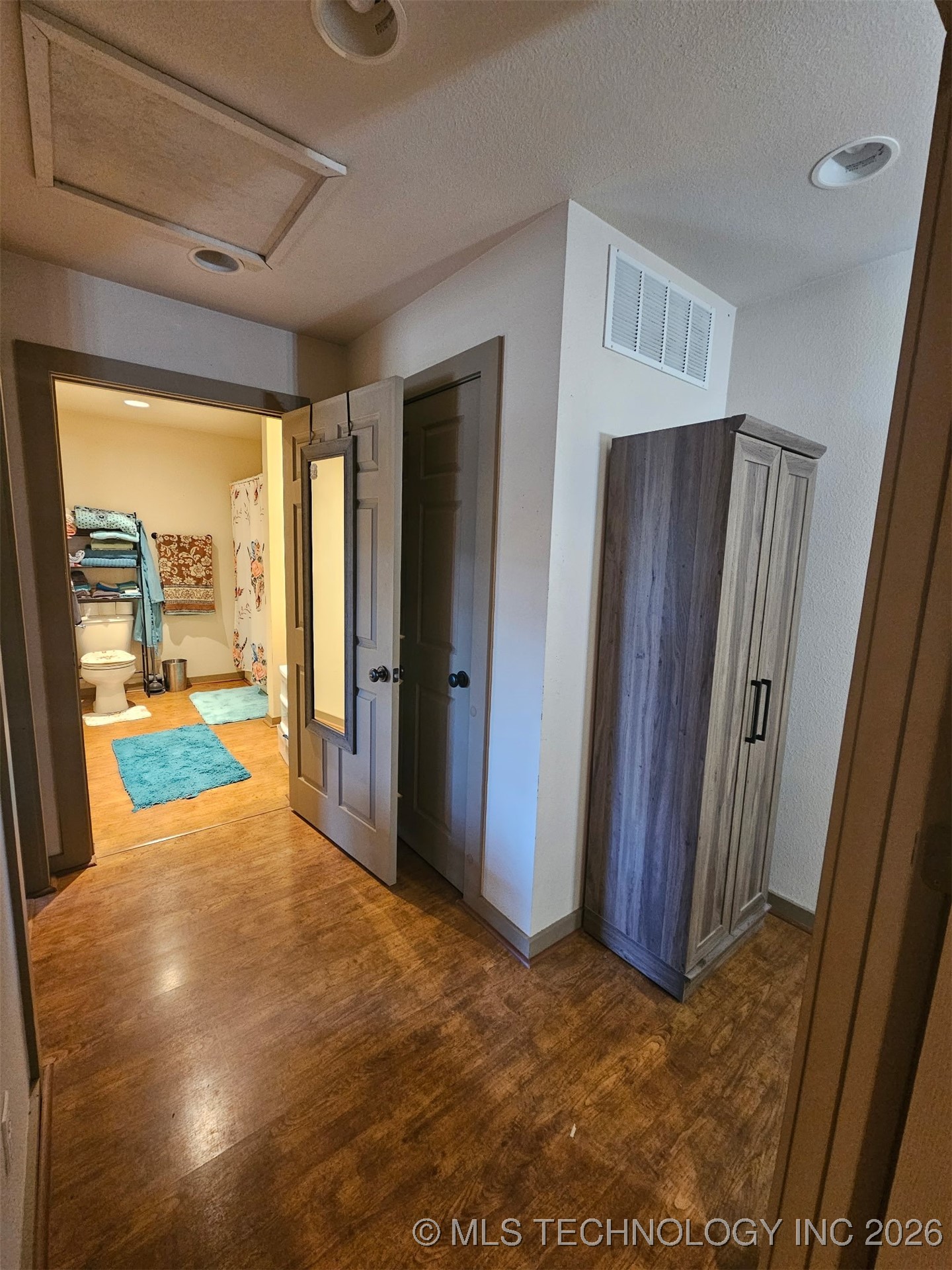 203 E Red Oak Drive Property Photo 12