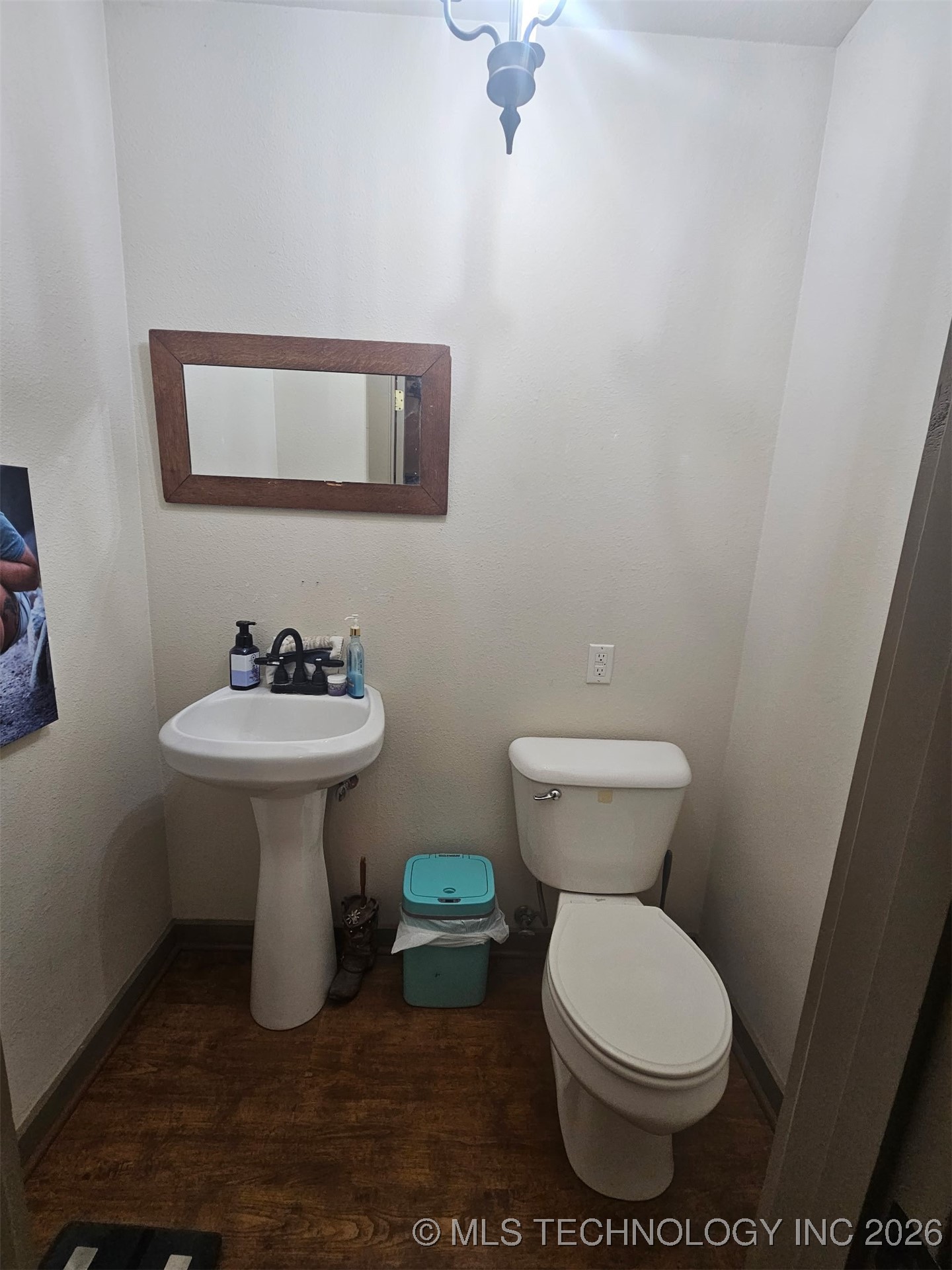 203 E Red Oak Drive Property Photo 18