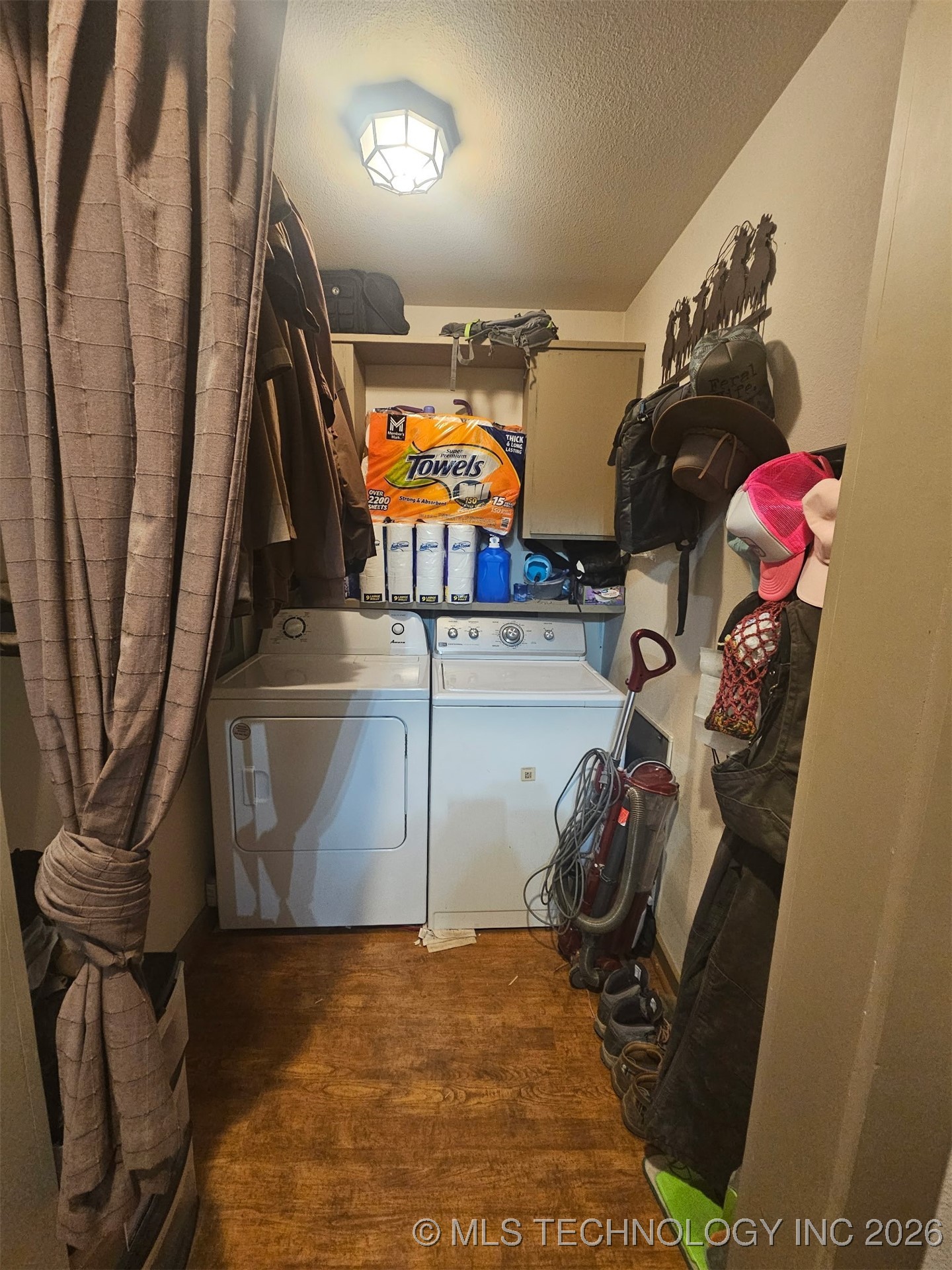 203 E Red Oak Drive Property Photo 20