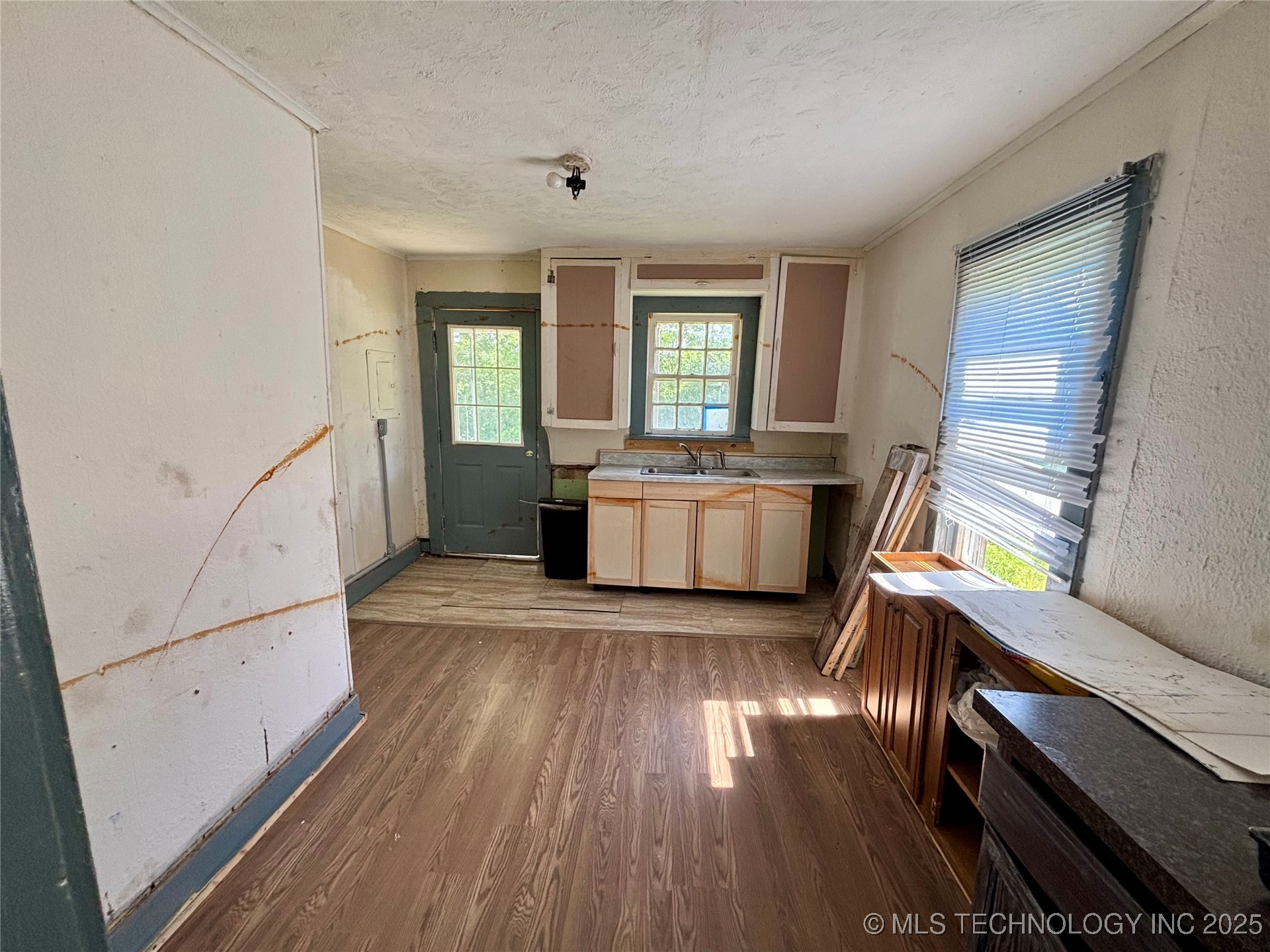 129 4th Property Photo 5