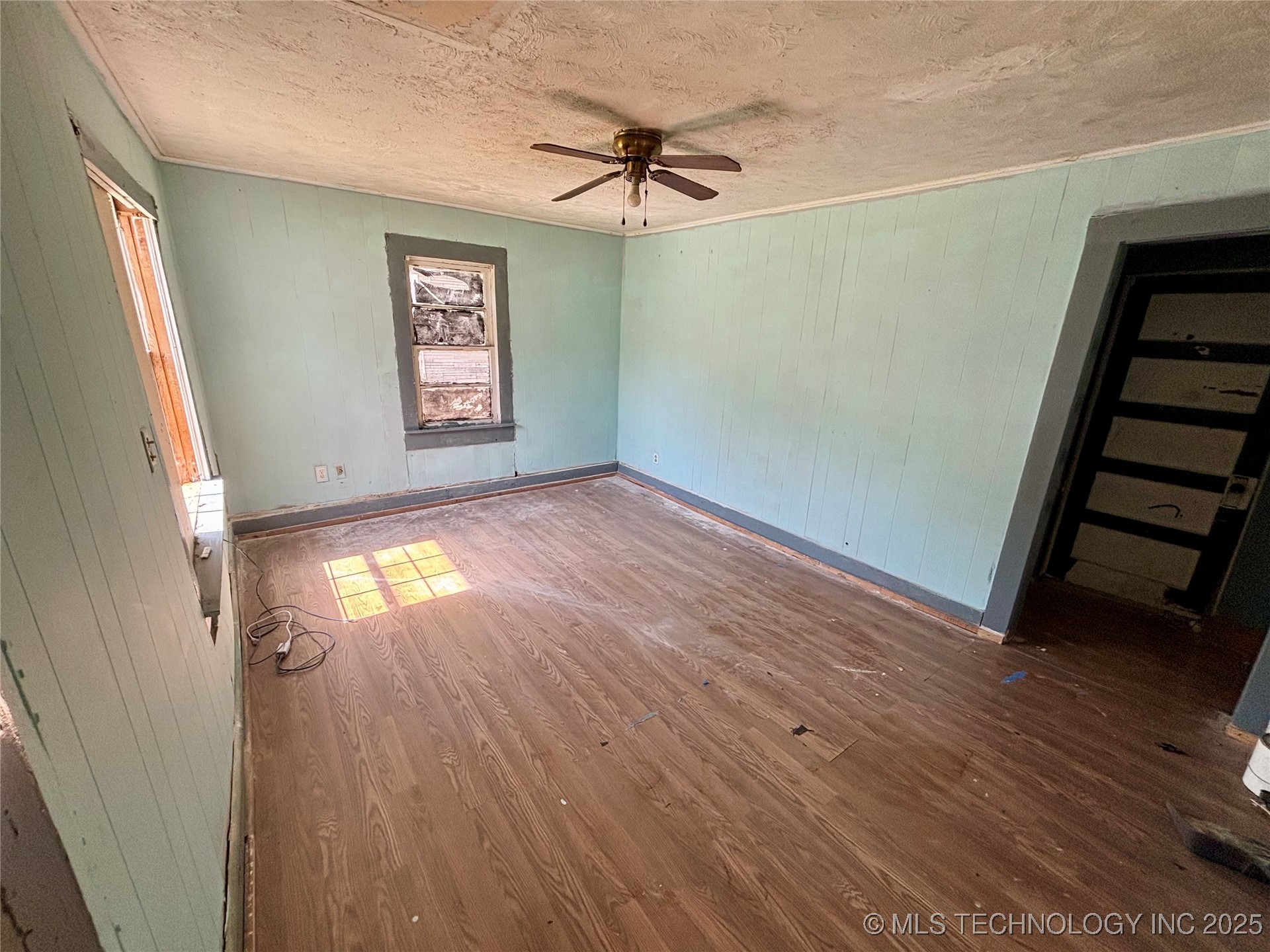 129 4th Property Photo 6