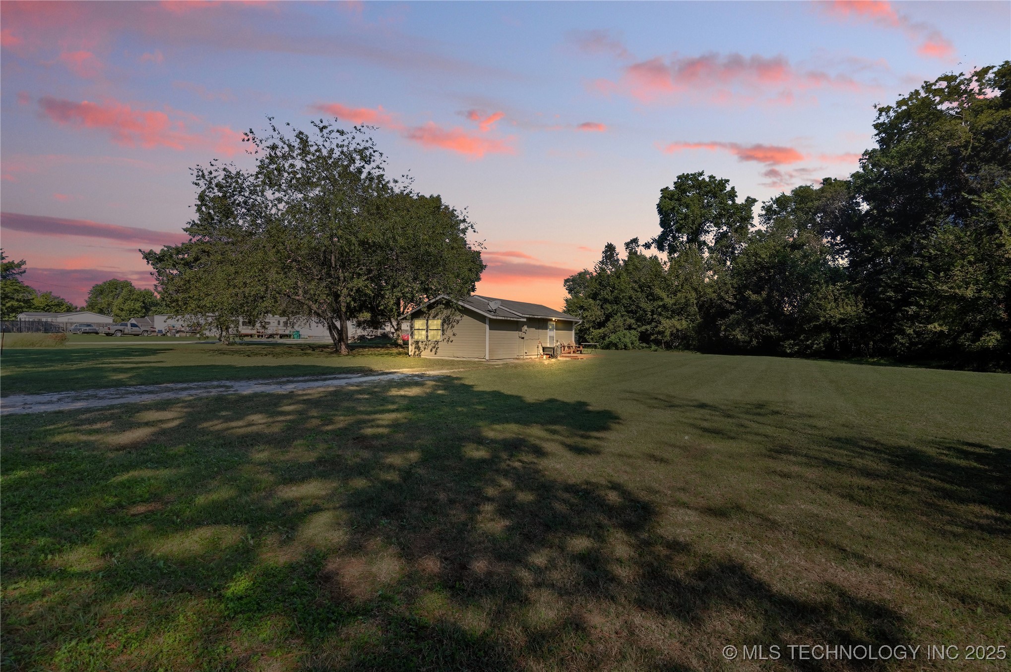 63176 E 282 Road Property Photo 2