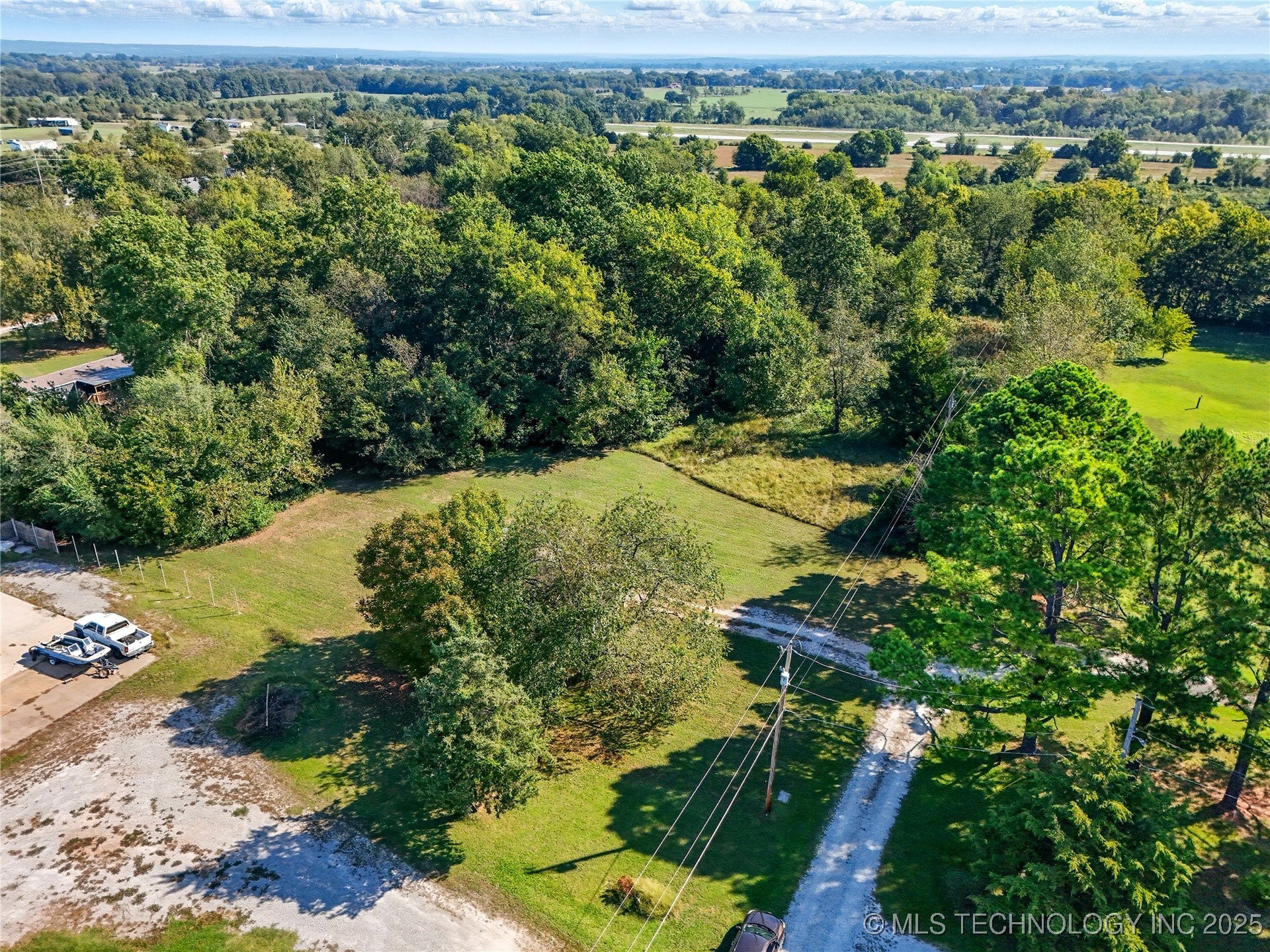 63176 E 282 Road Property Photo 3