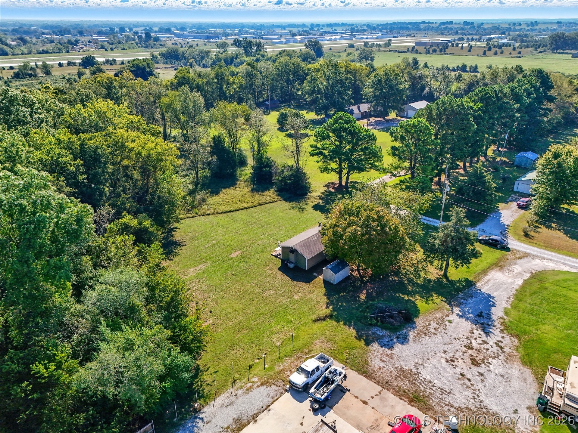 63176 E 282 Road Property Photo 4