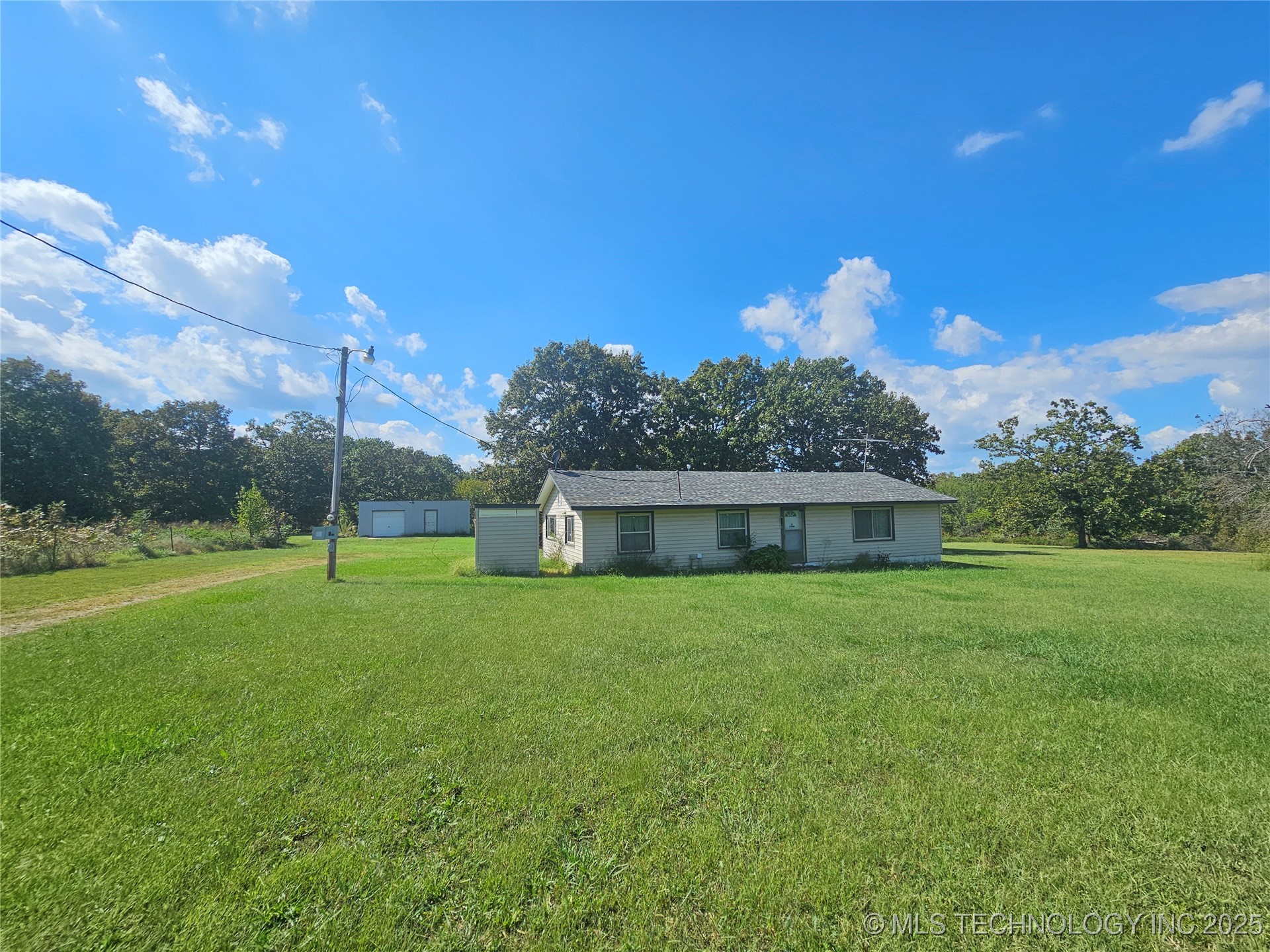 9212 S 443 Road Property Photo 1