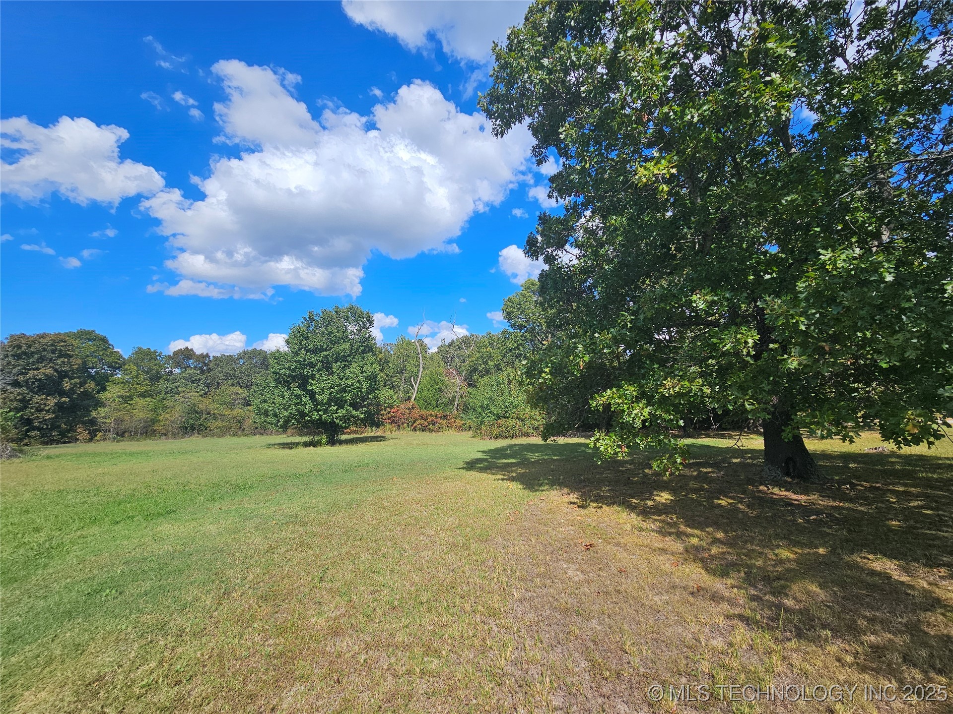 9212 S 443 Road Property Photo 3