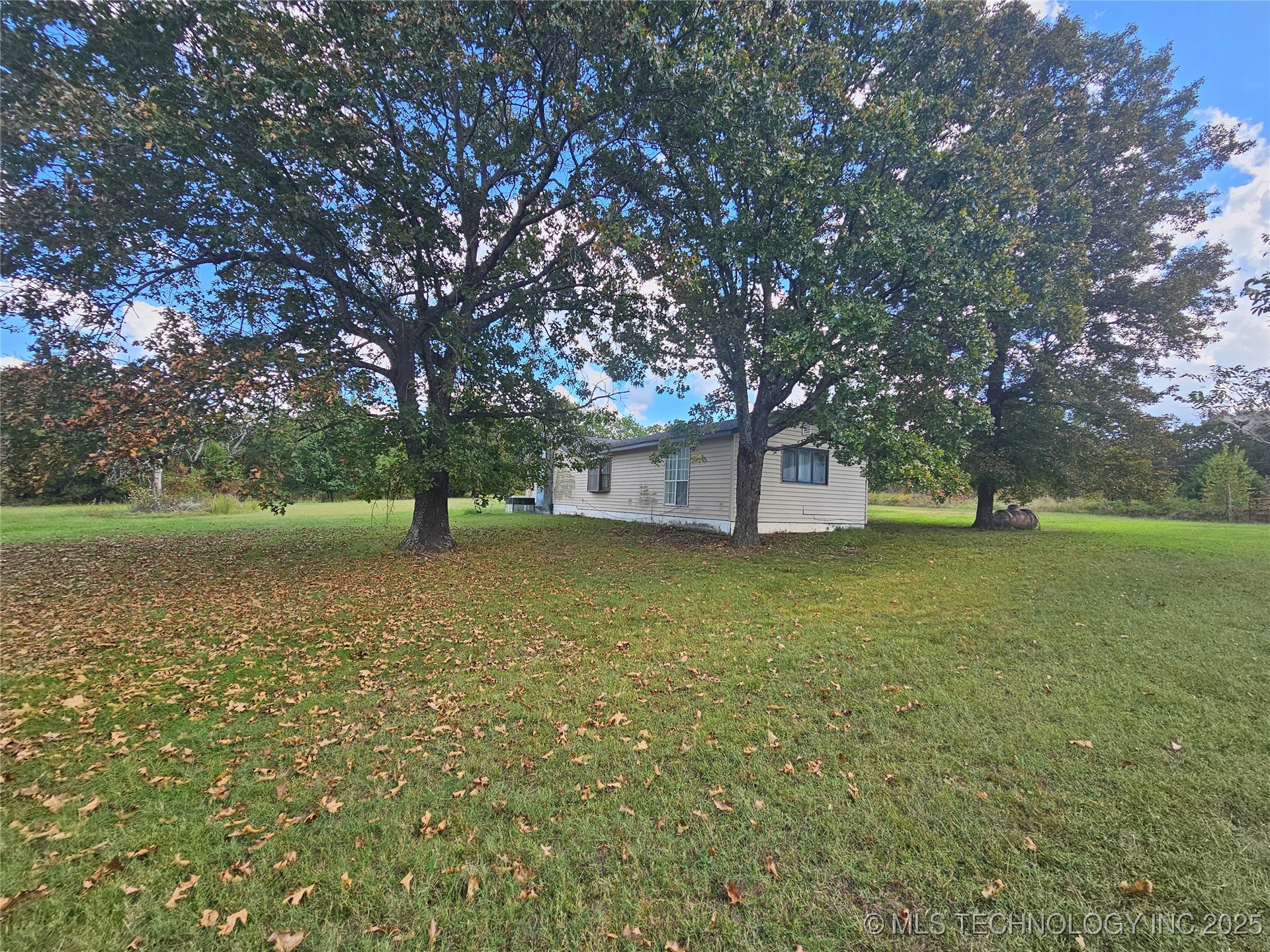 9212 S 443 Road Property Photo 6