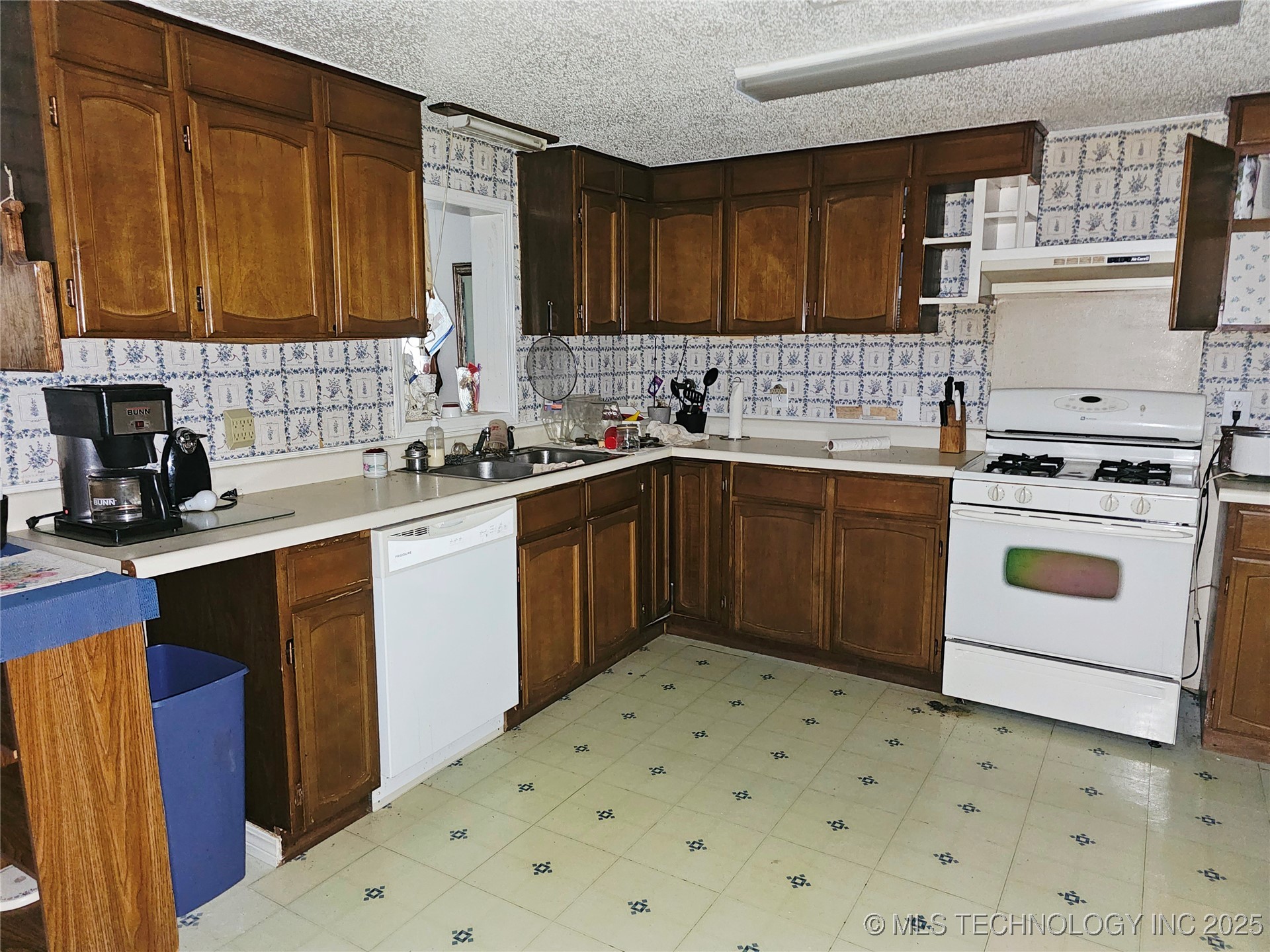 9212 S 443 Road Property Photo 8