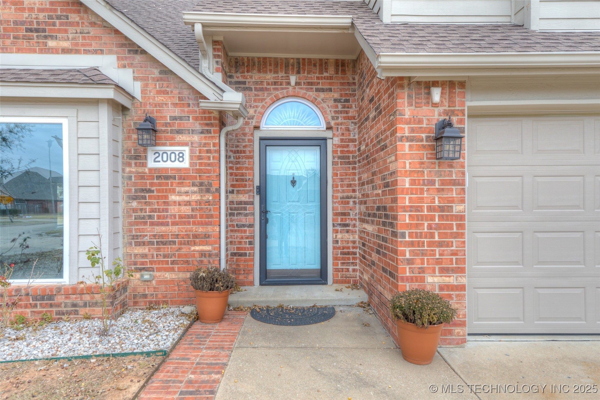 2008 W Dallas Street Property Photo 2