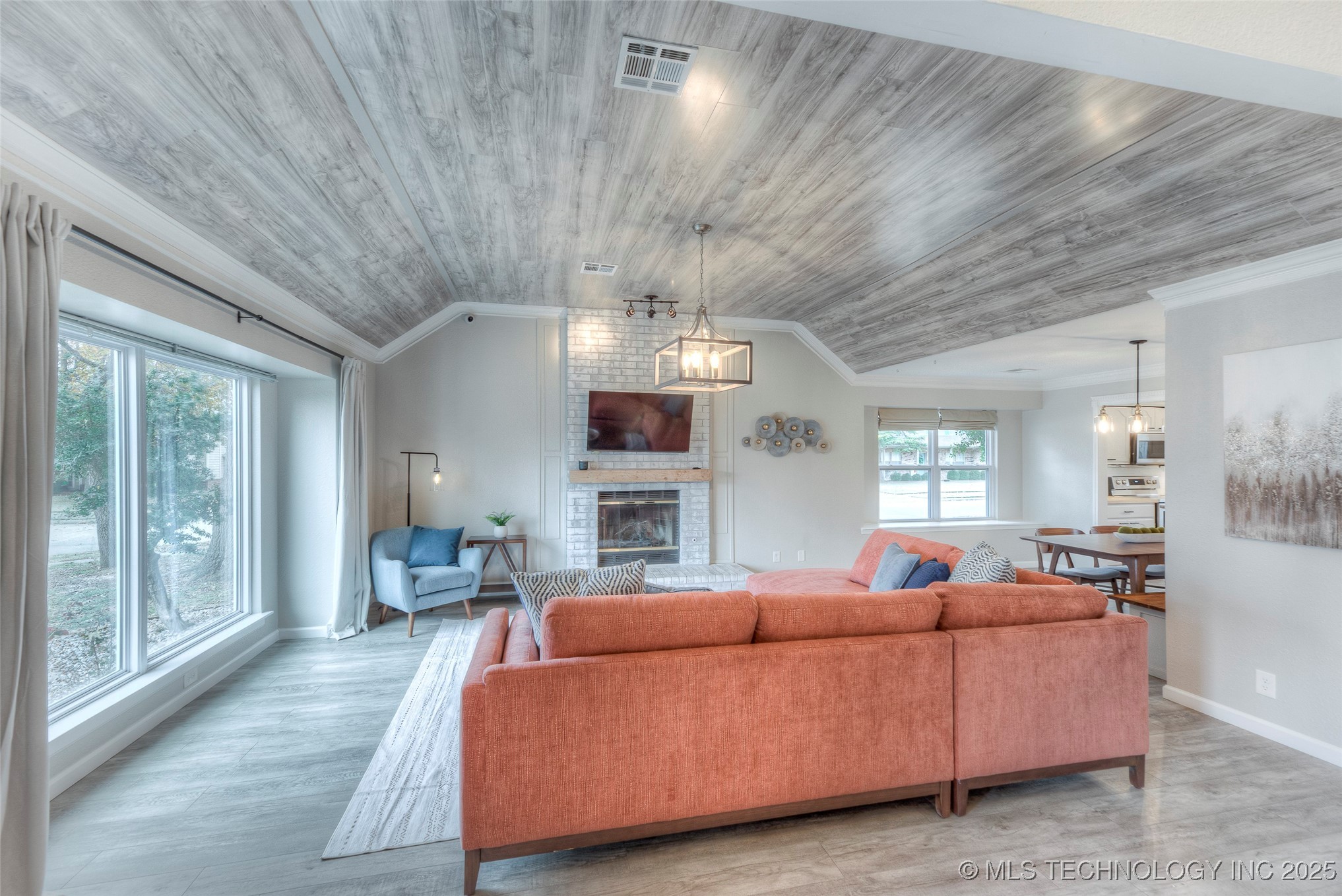 2008 W Dallas Street Property Photo 3