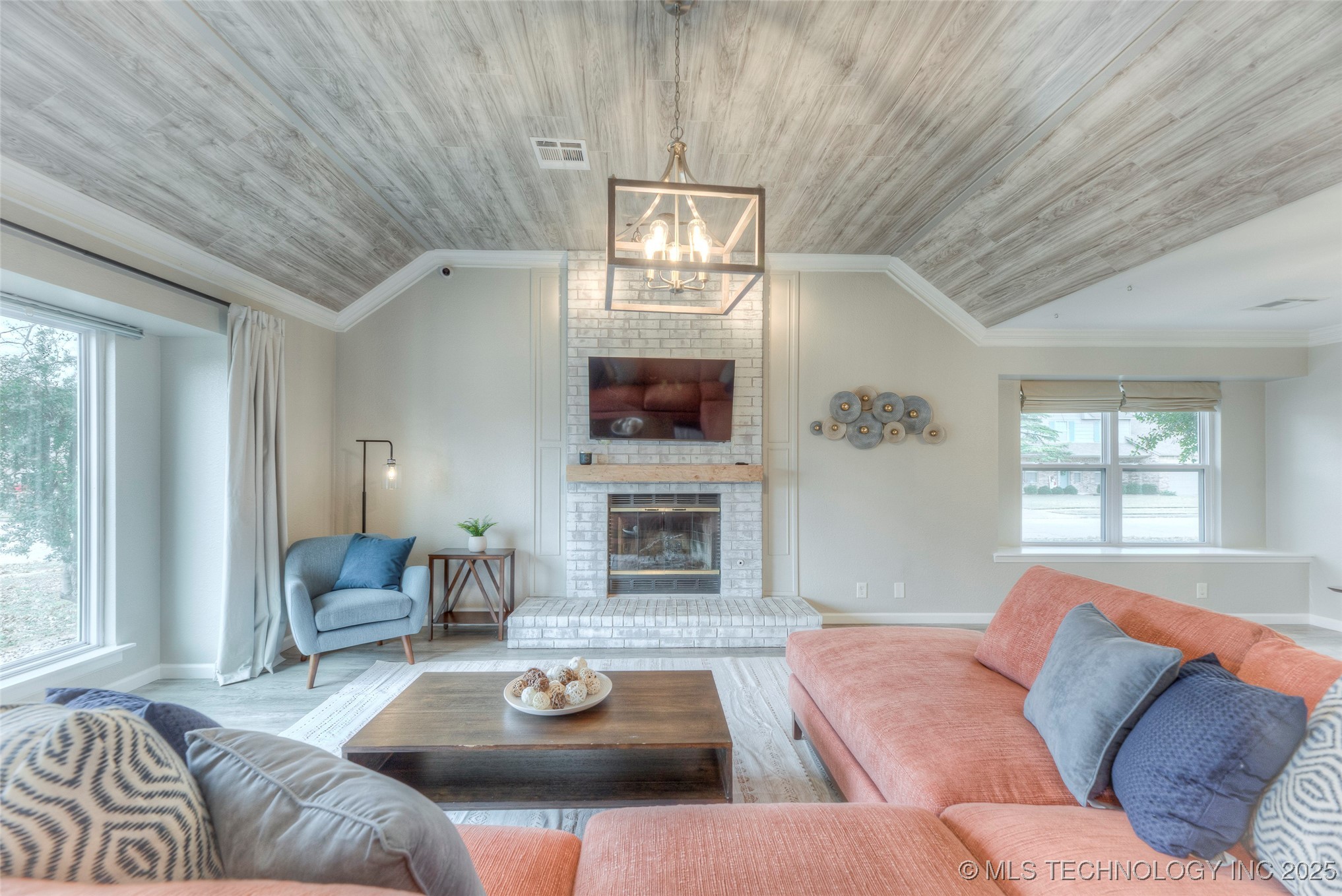 2008 W Dallas Street Property Photo 4