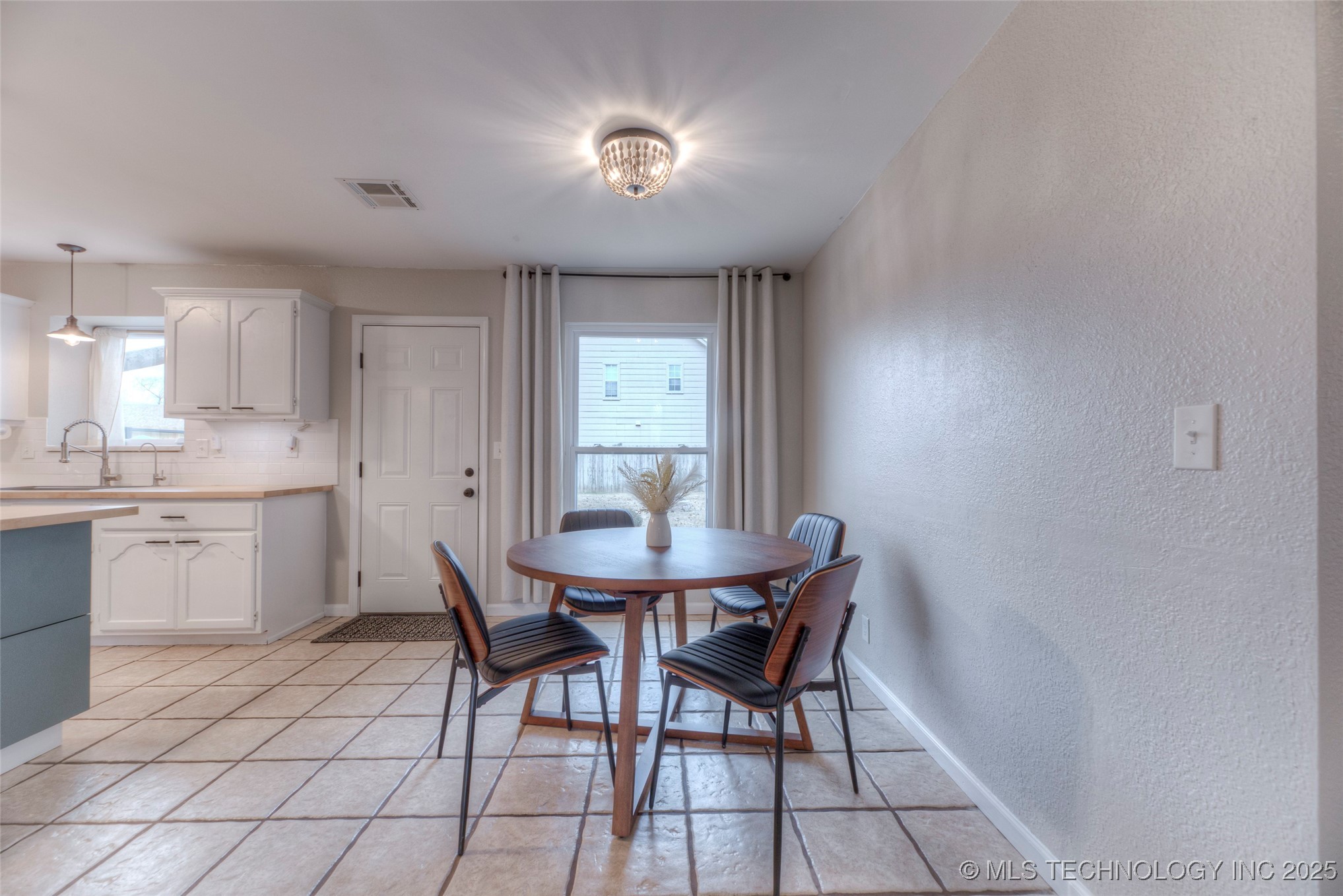 2008 W Dallas Street Property Photo 13