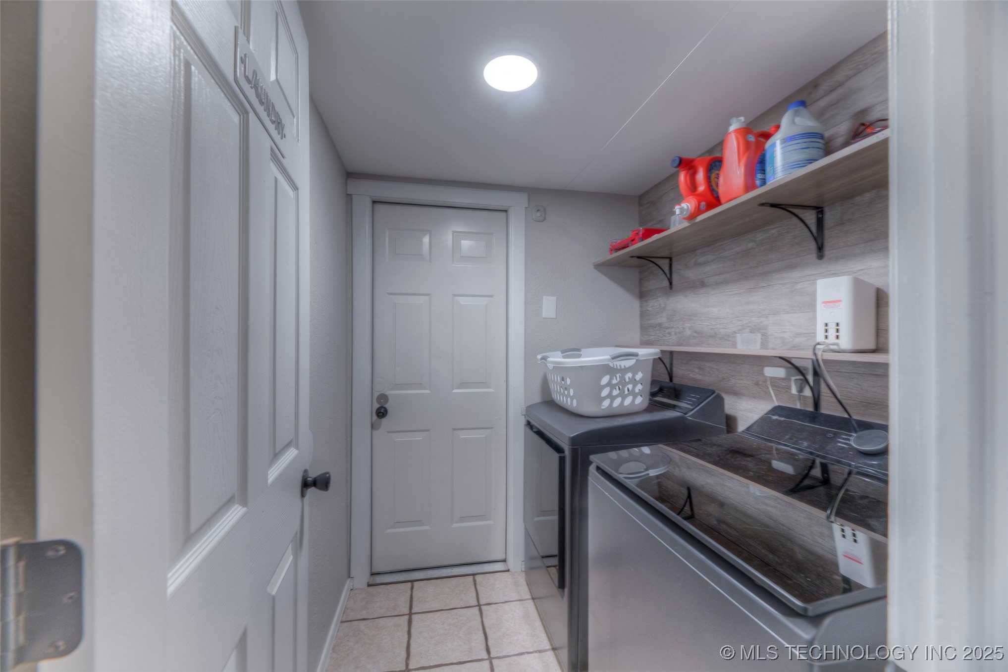 2008 W Dallas Street Property Photo 16