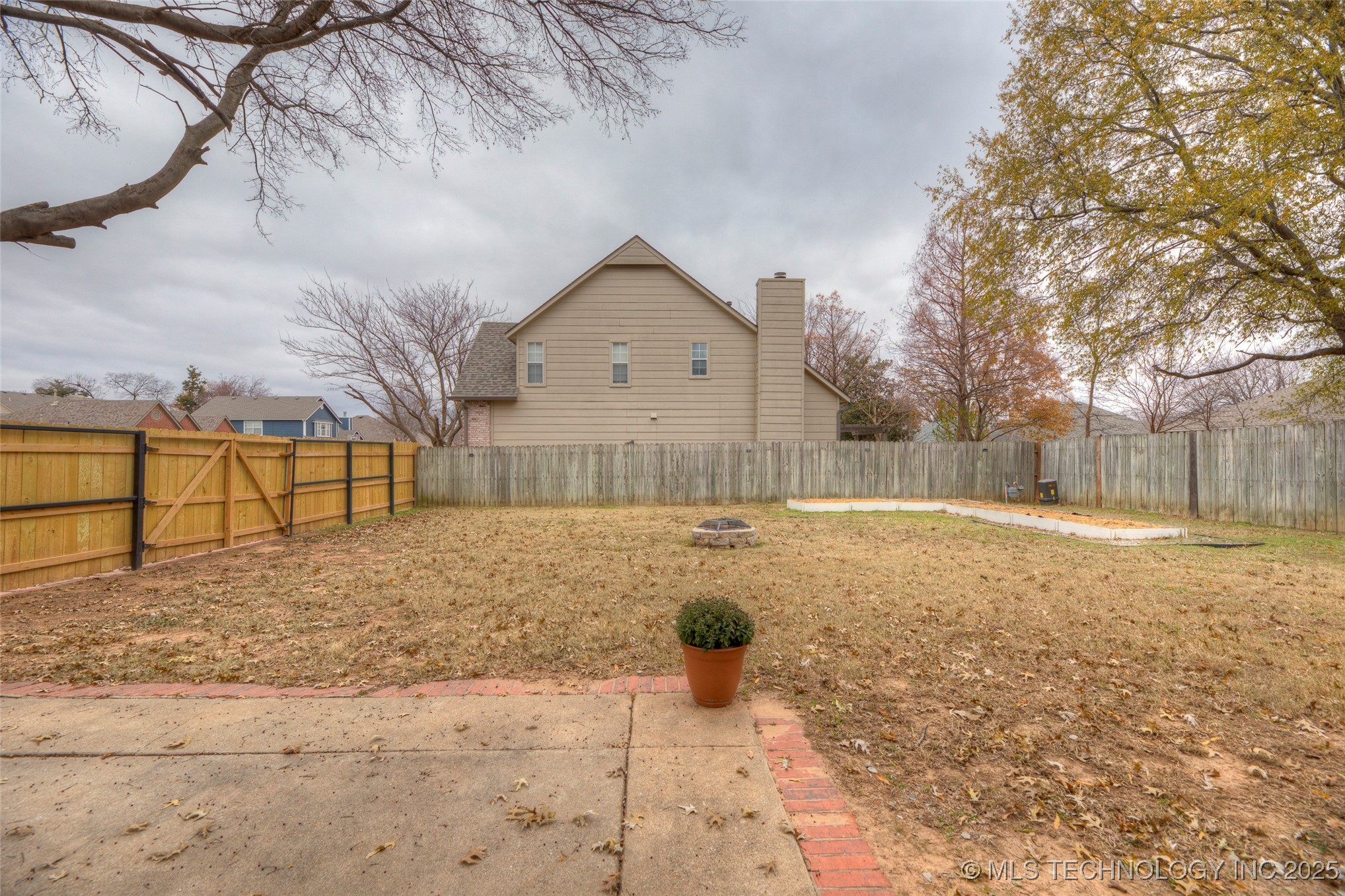 2008 W Dallas Street Property Photo 37