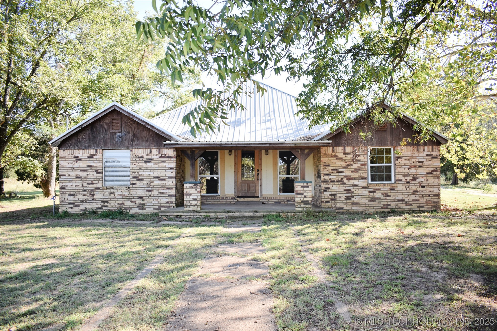 412098 E 1920 Road Property Photo 1