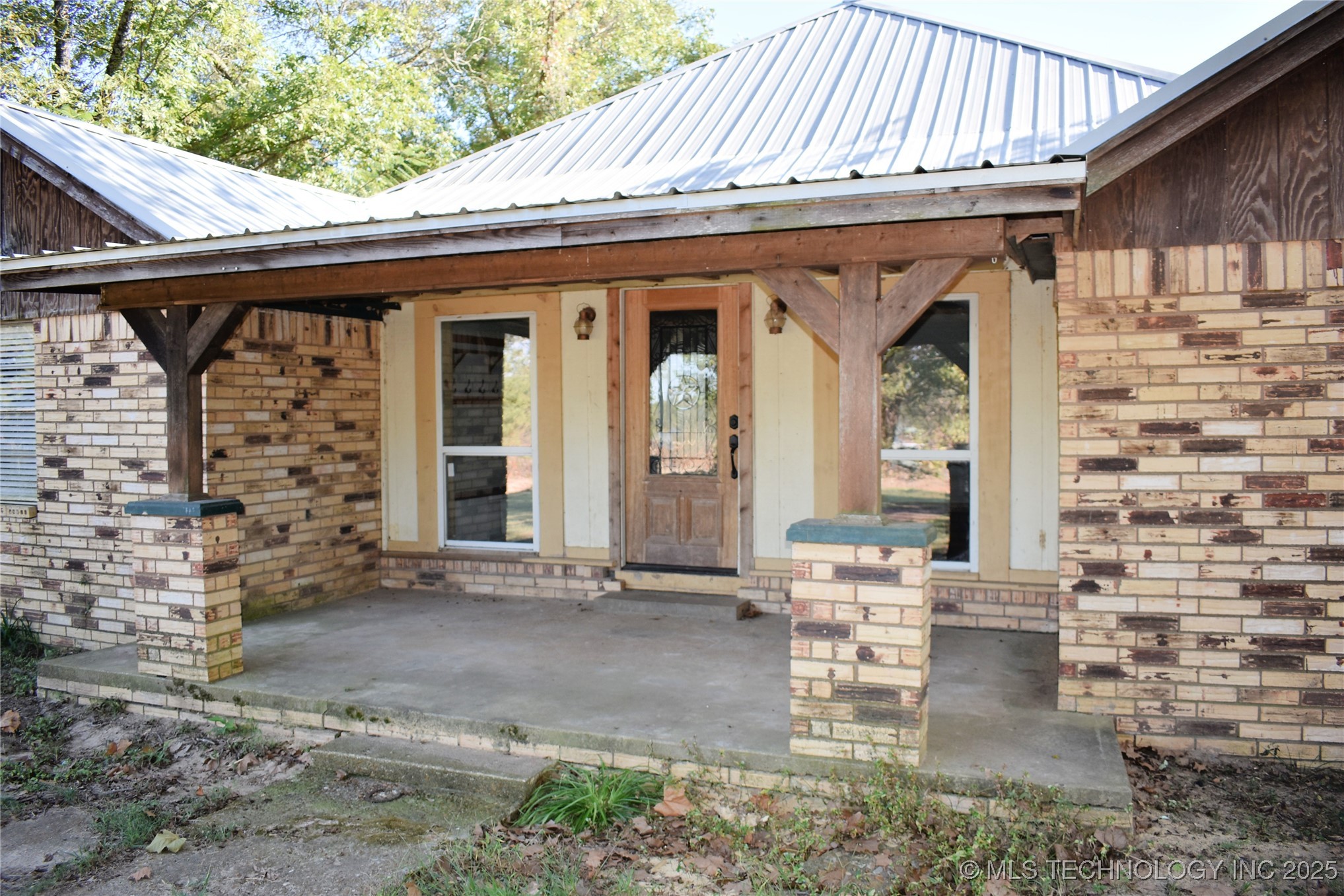 412098 E 1920 Road Property Photo 2