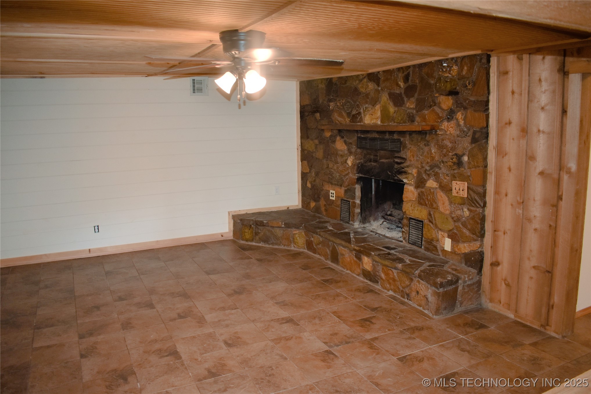 412098 E 1920 Road Property Photo 22