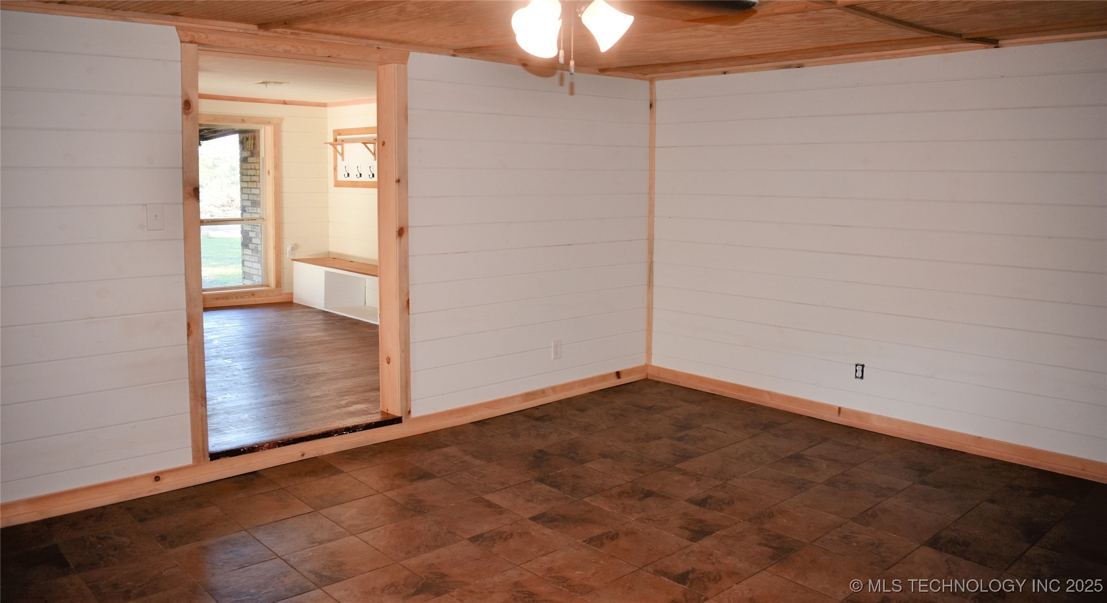 412098 E 1920 Road Property Photo 25