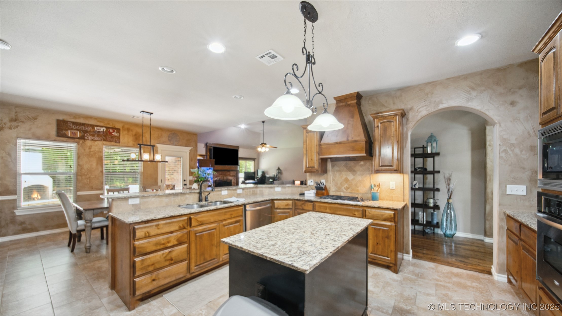 14338 S Hudson Avenue Property Photo 11