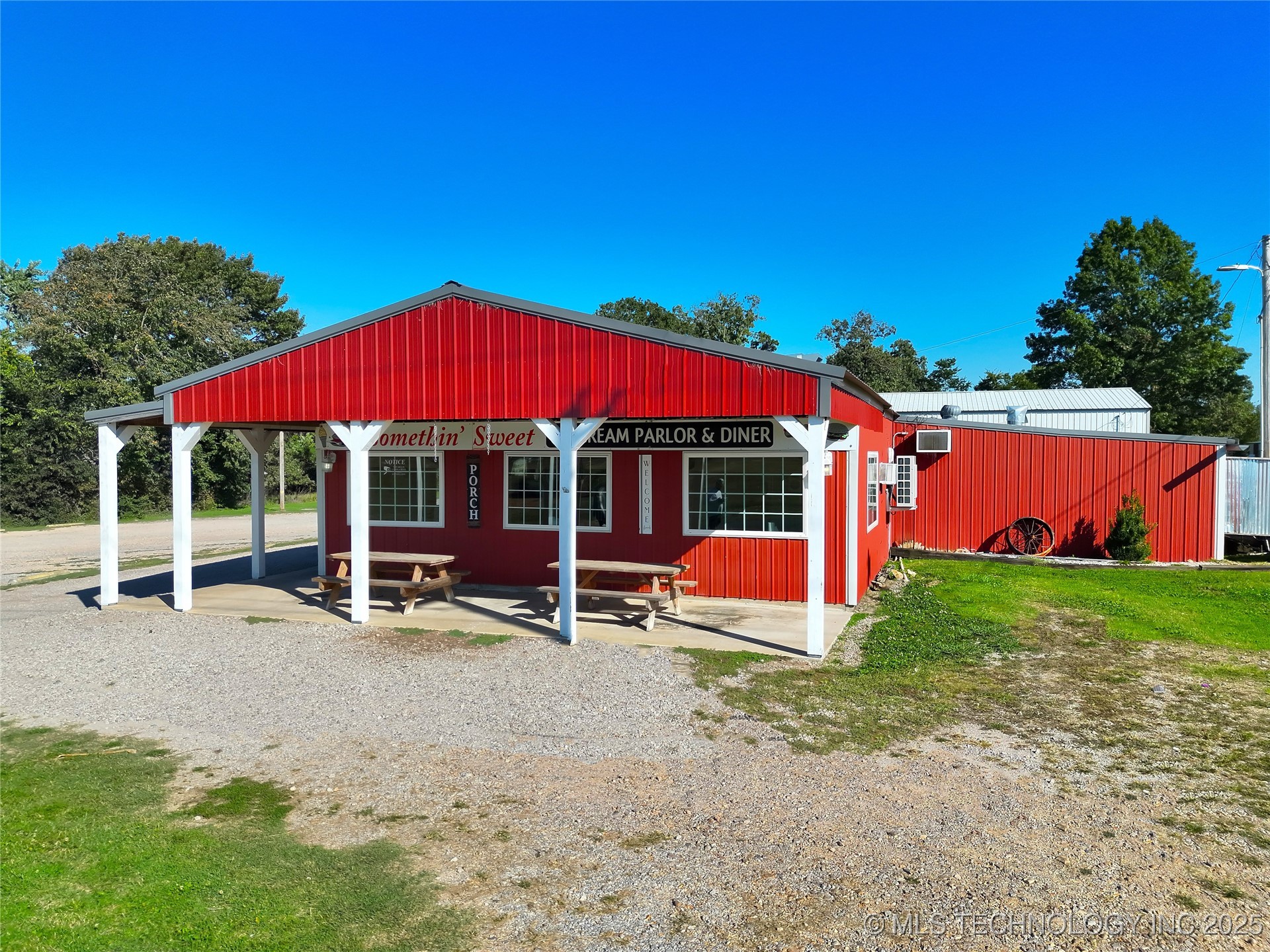 905 W Blackjack Street Property Photo 1