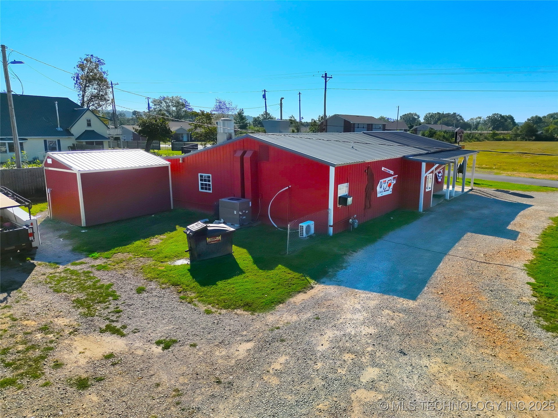 905 W Blackjack Street Property Photo 3