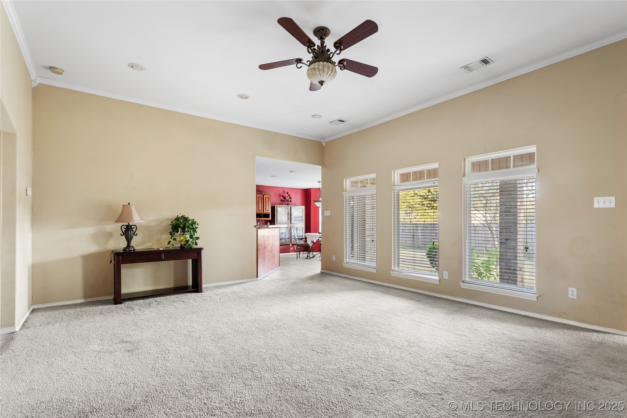 501 Mayall Property Photo 4