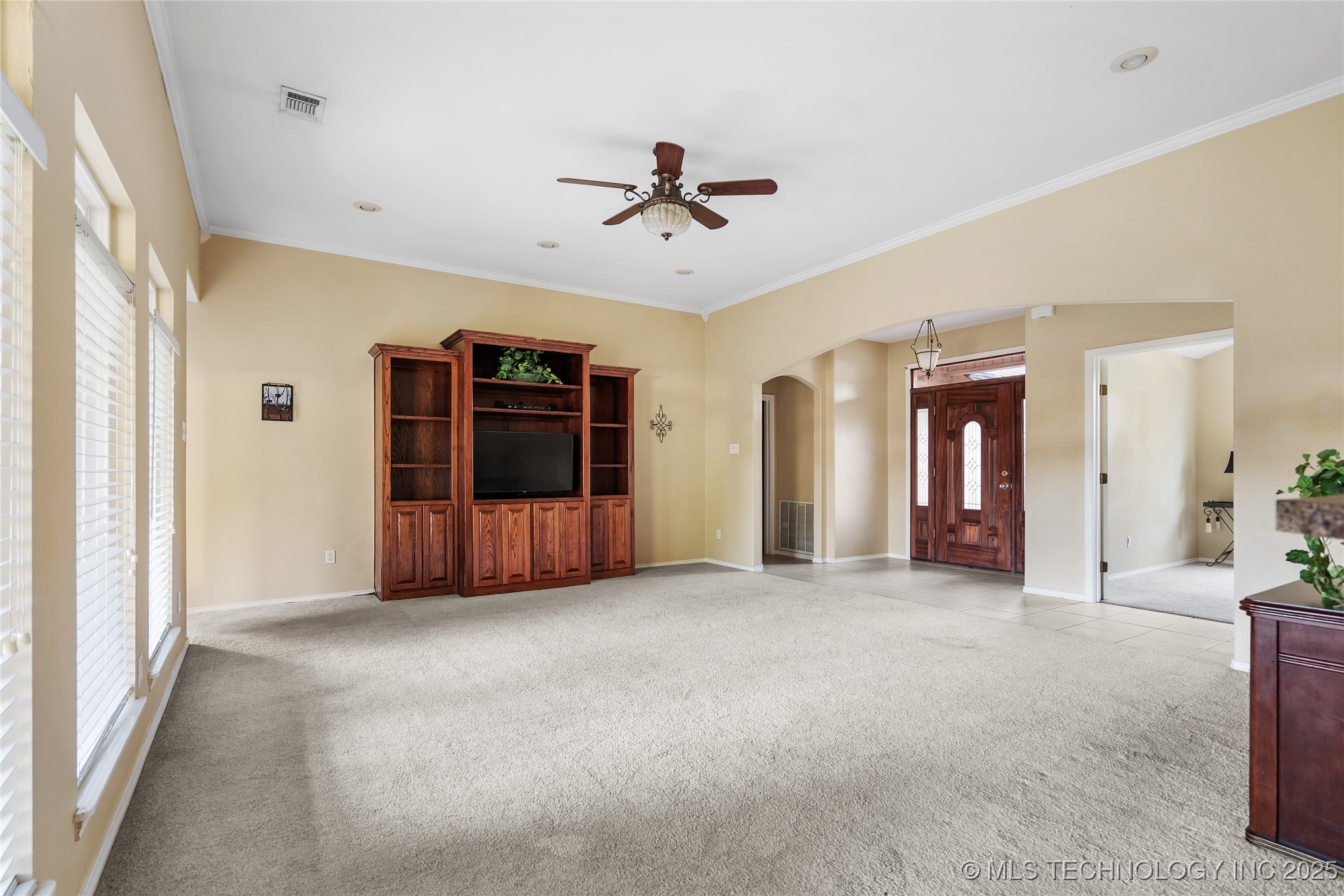 501 Mayall Property Photo 6