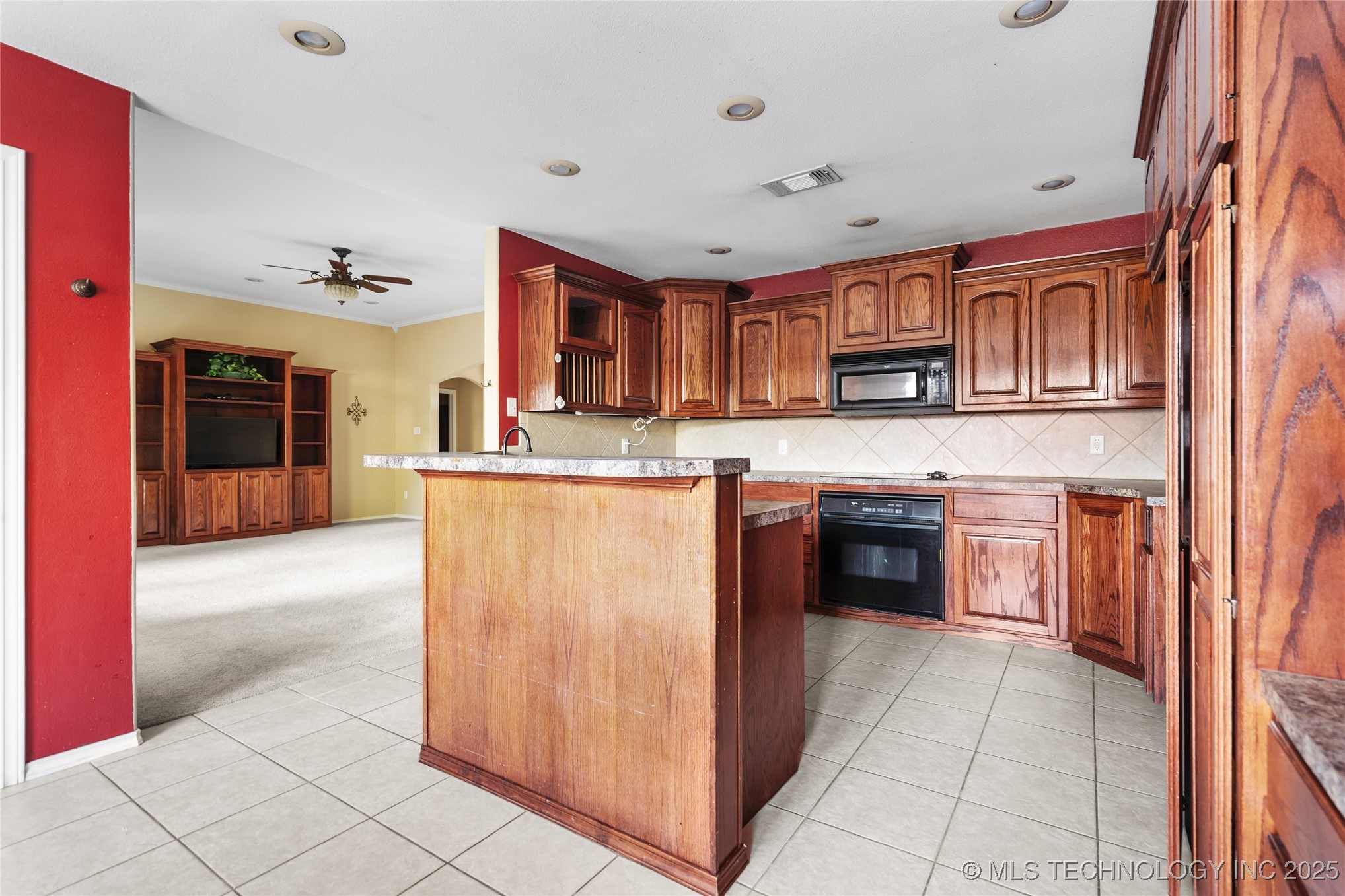 501 Mayall Property Photo 9