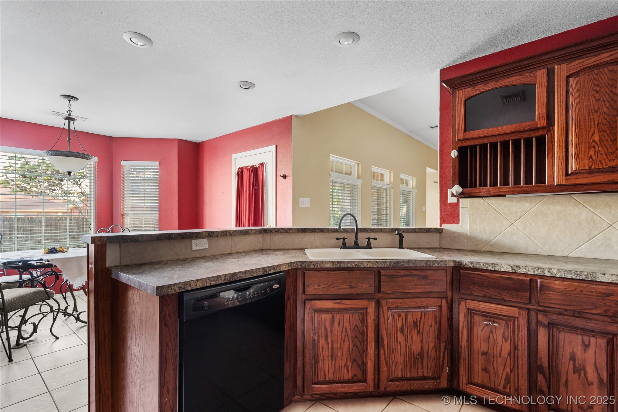 501 Mayall Property Photo 11