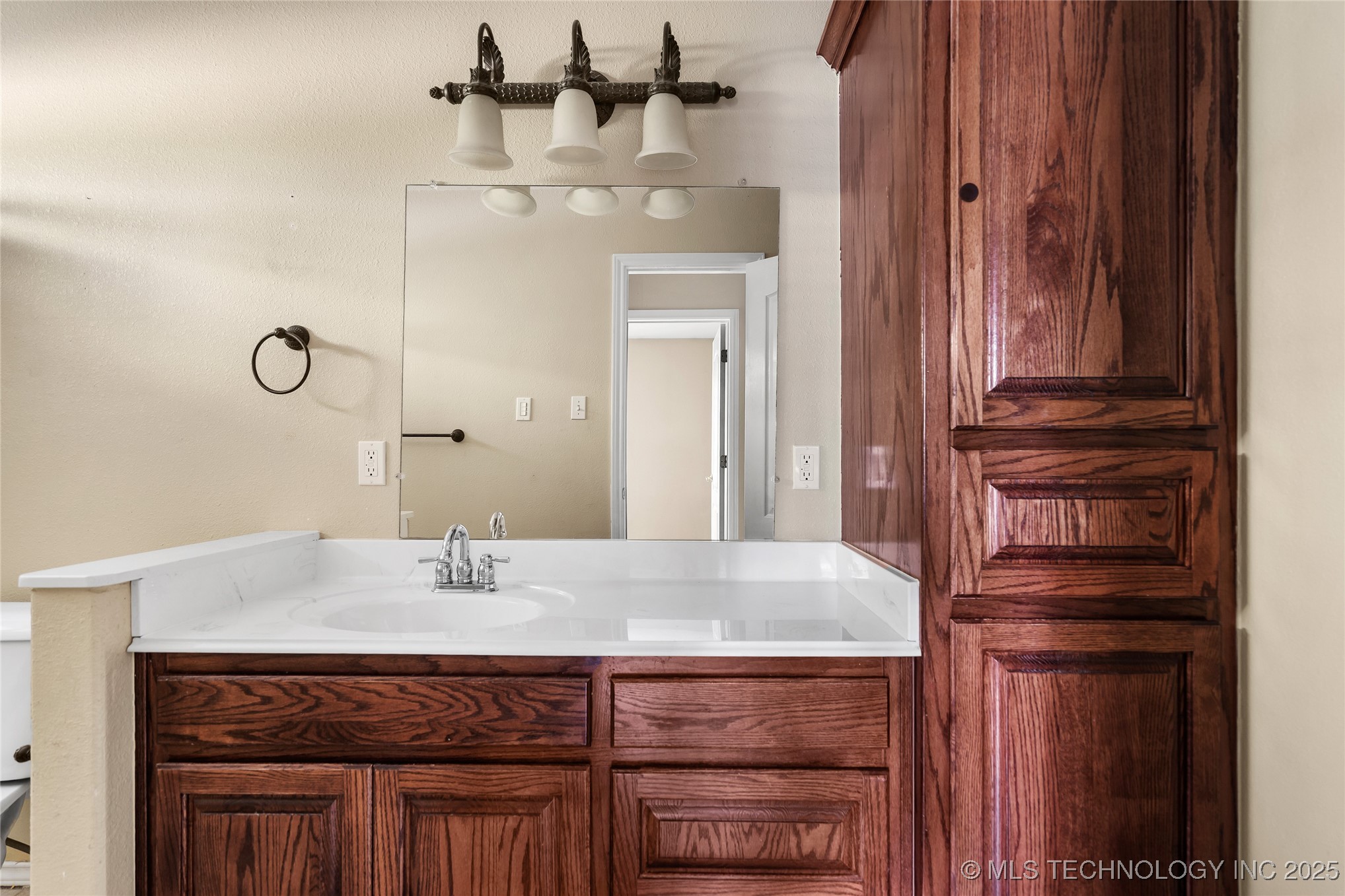 501 Mayall Property Photo 20