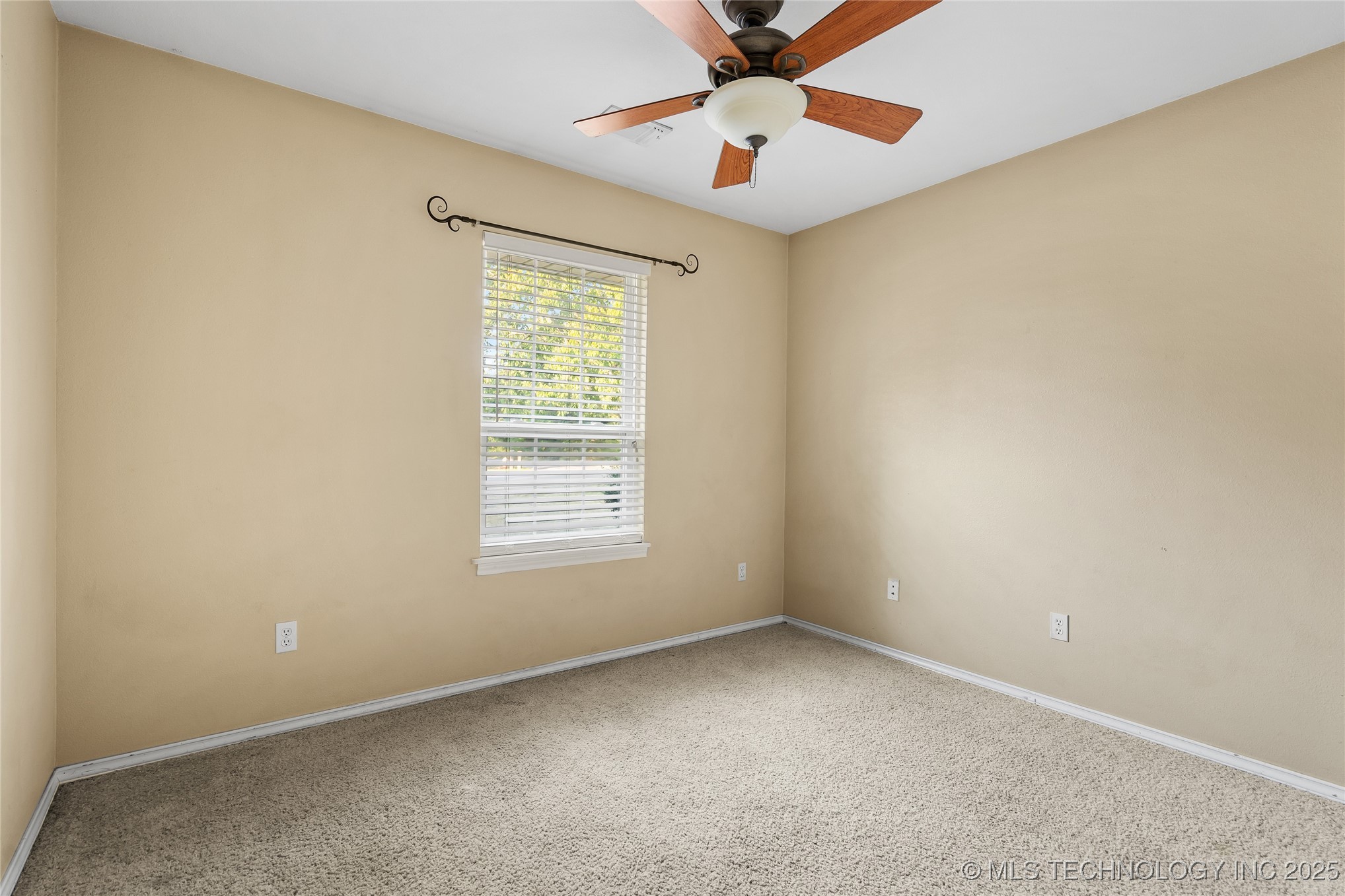 501 Mayall Property Photo 22