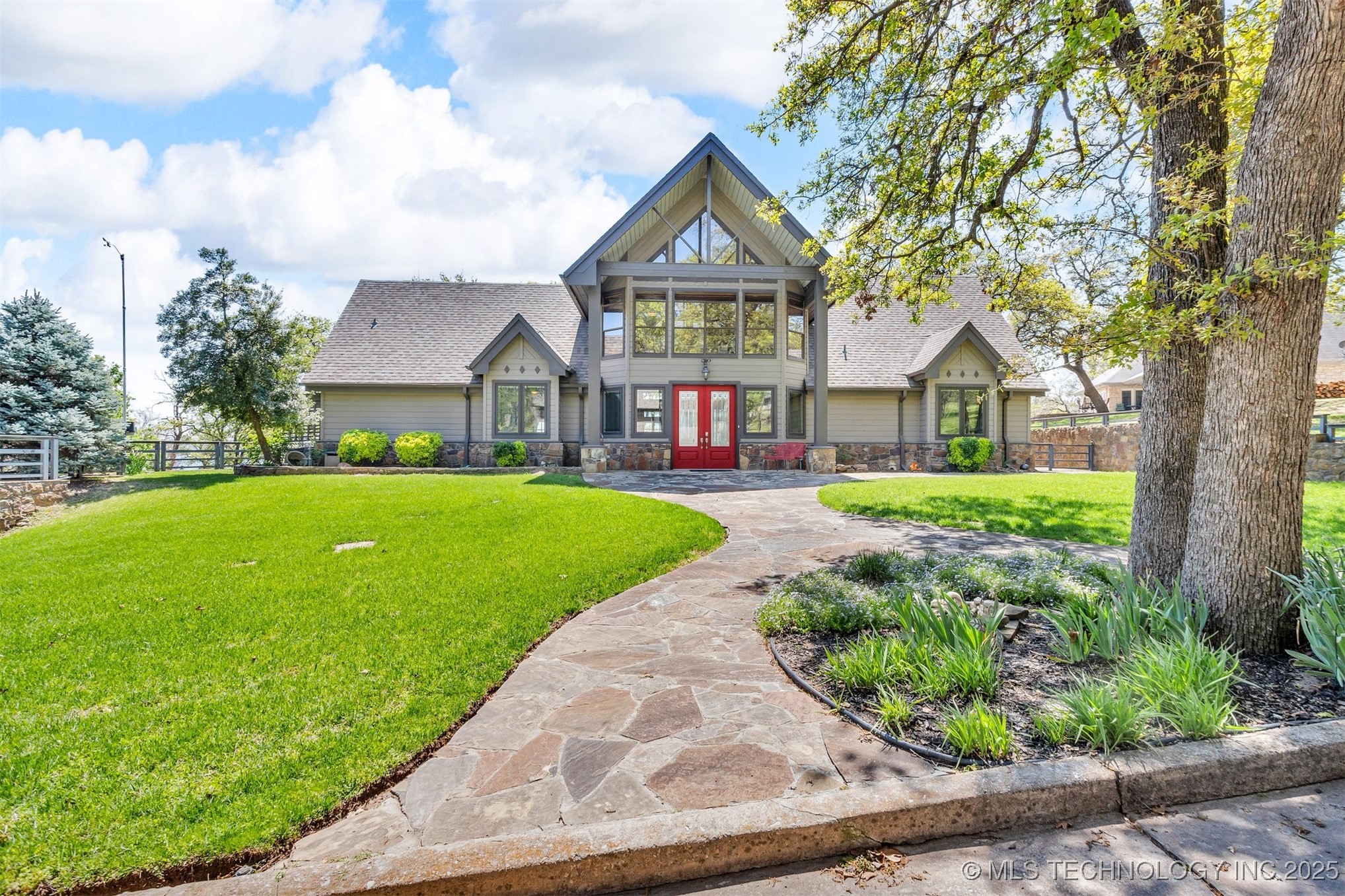 2667 Duguid Lane Property Photo 3